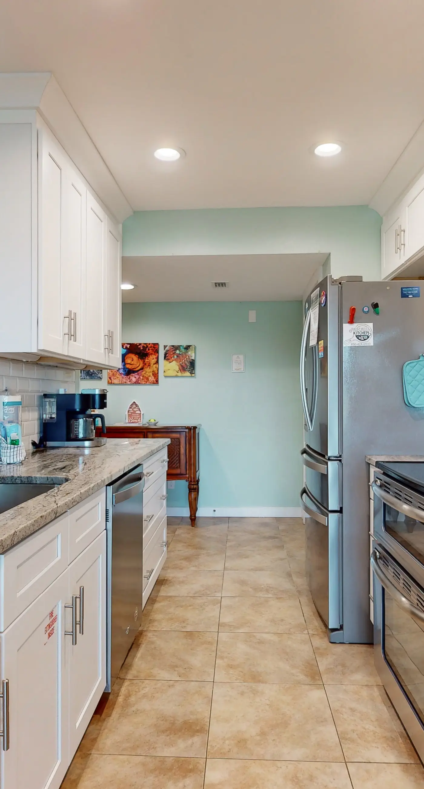 Sunny condo with lake views, outdoor pool, fast WiFi, tennis & central AC