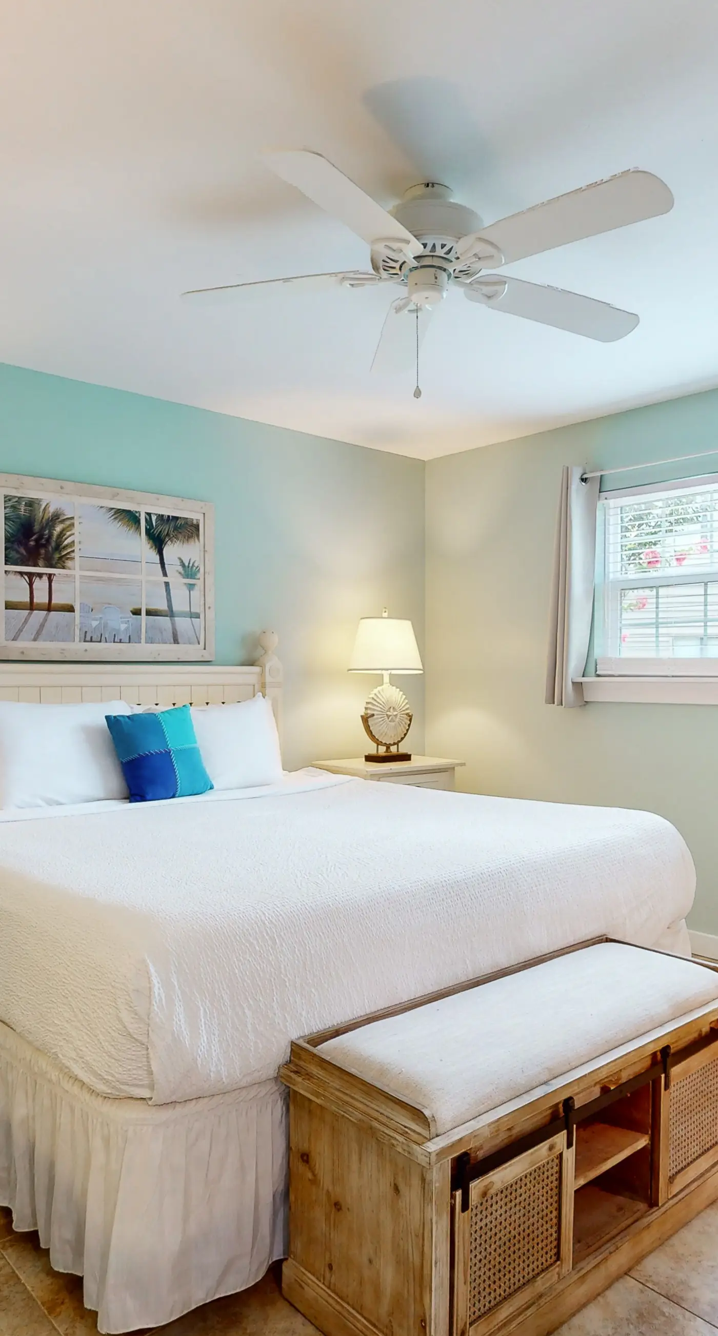 Sunny condo with lake views, outdoor pool, fast WiFi, tennis & central AC