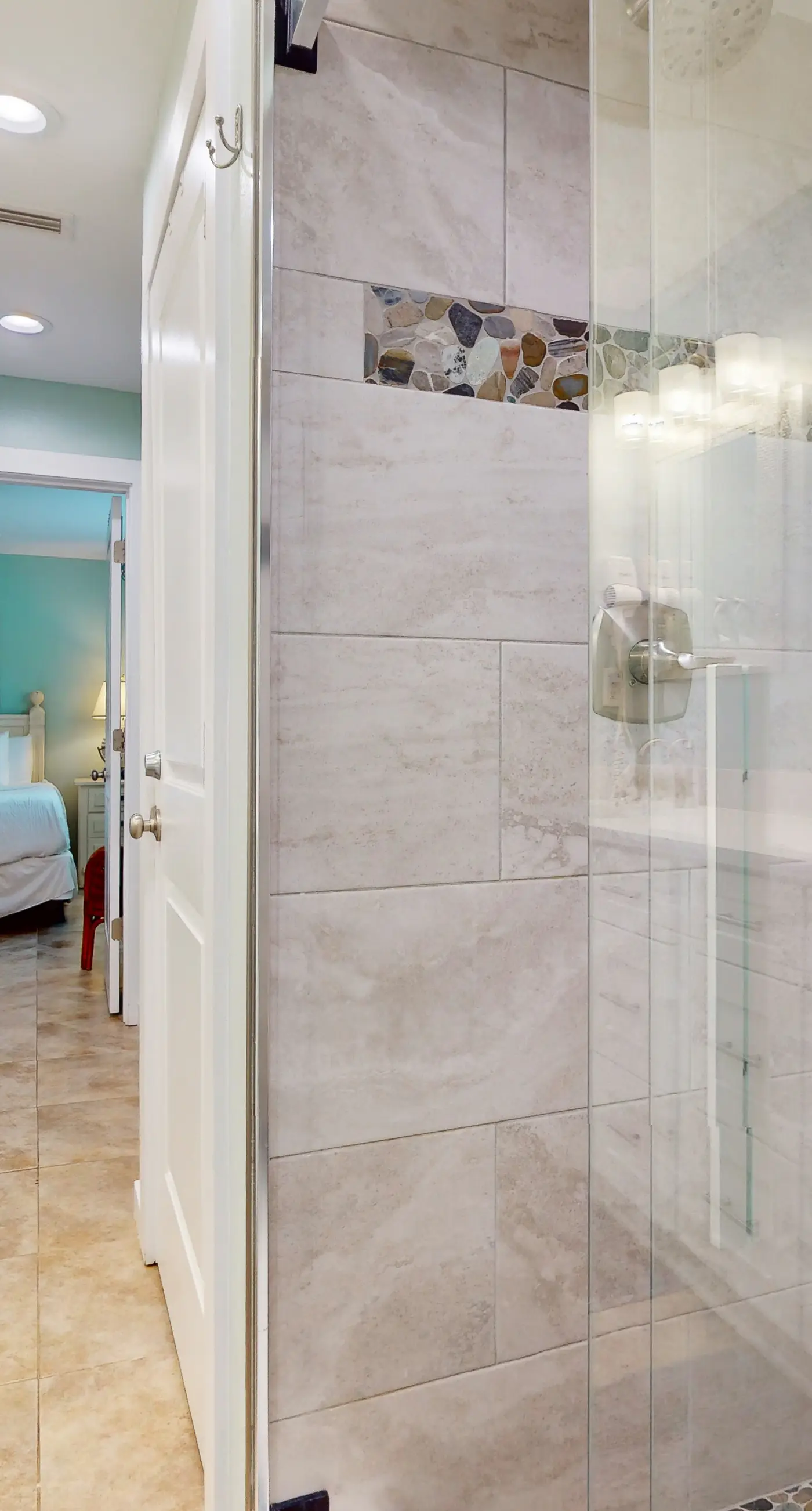 Sunny condo with lake views, outdoor pool, fast WiFi, tennis & central AC