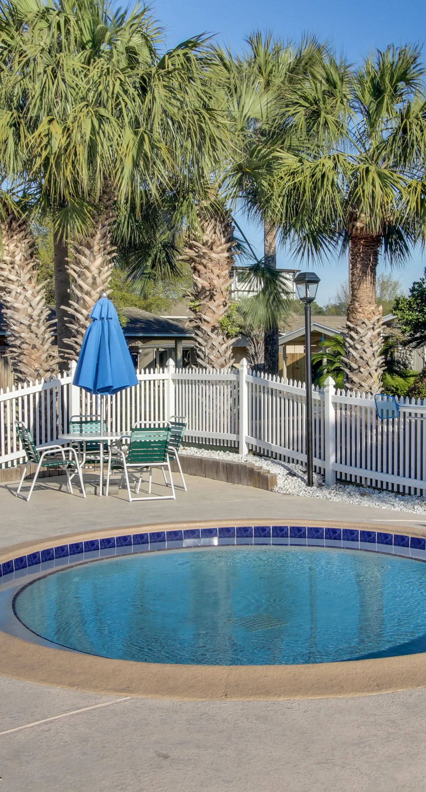 Sunny condo with lake views, outdoor pool, fast WiFi, tennis & central AC
