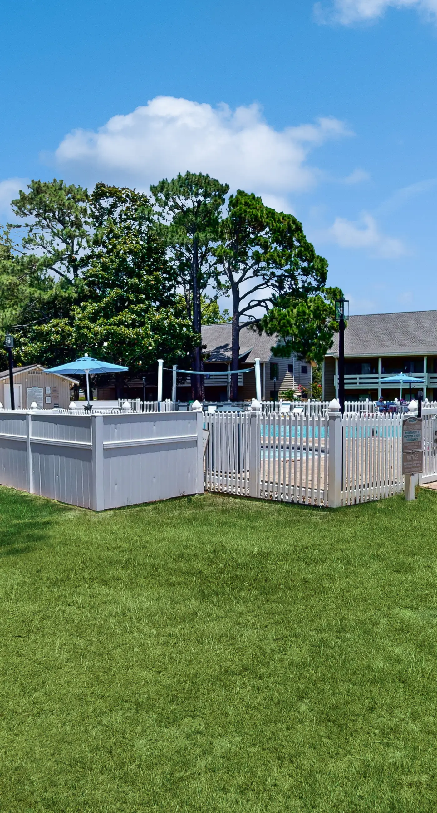 Sunny condo with lake views, outdoor pool, fast WiFi, tennis & central AC