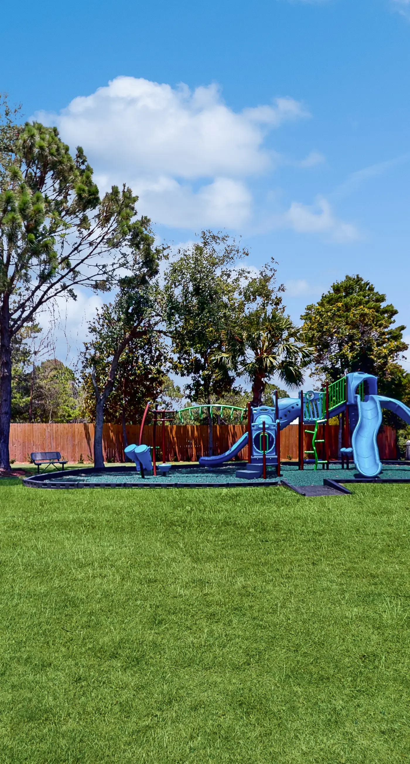 Sunny condo with lake views, outdoor pool, fast WiFi, tennis & central AC