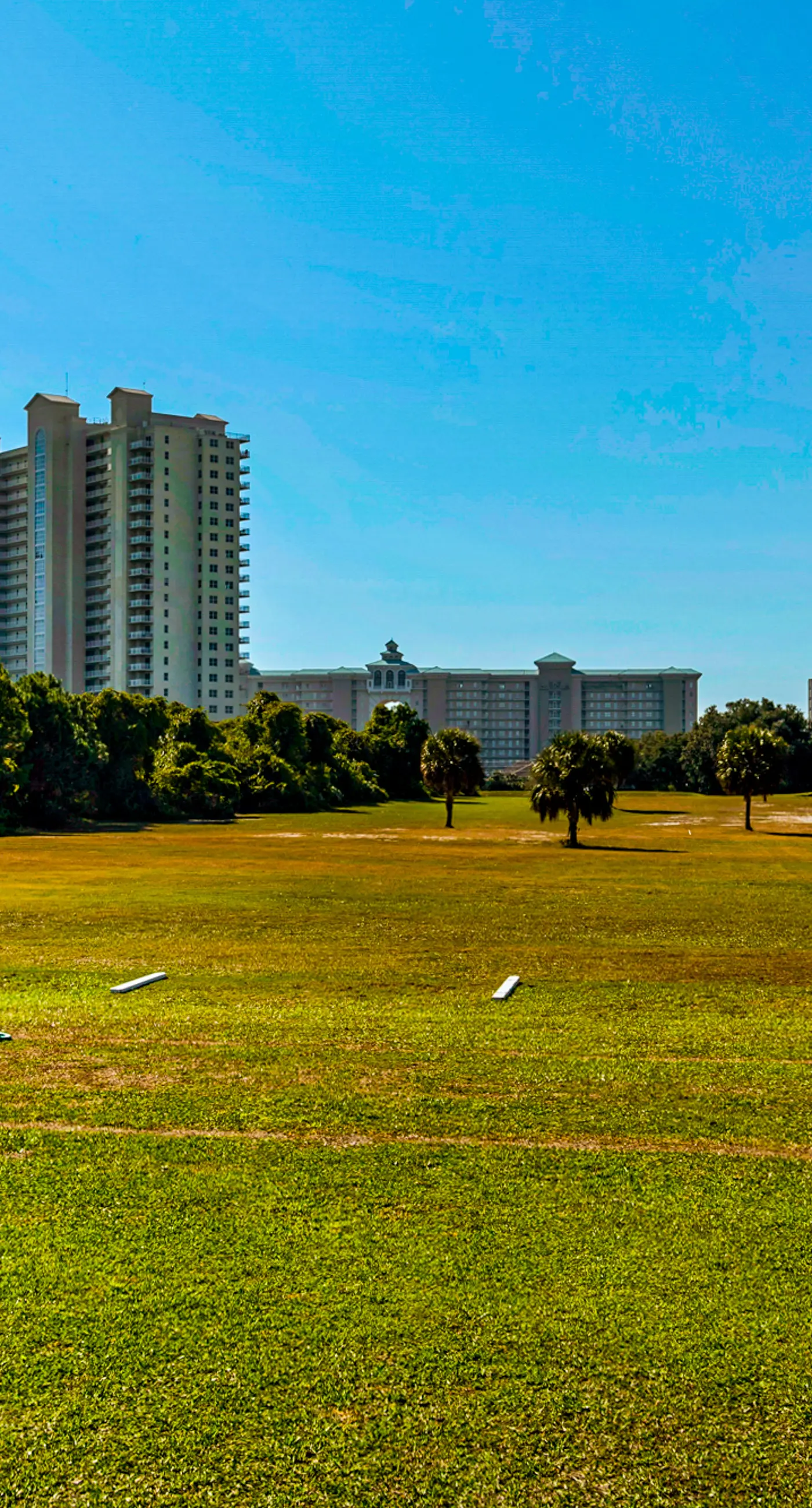 Sunny condo with lake views, outdoor pool, fast WiFi, tennis & central AC