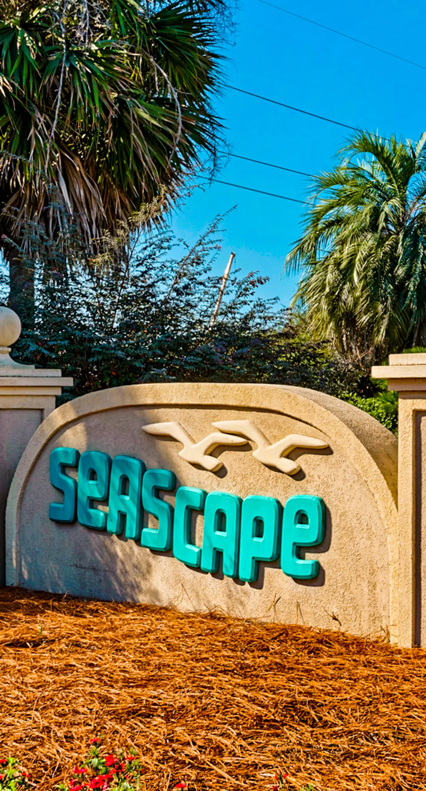 Sunny condo with lake views, outdoor pool, fast WiFi, tennis & central AC