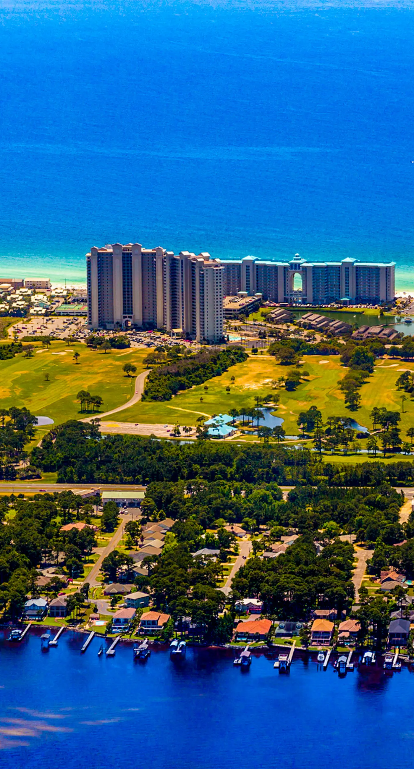 Sunny condo with lake views, outdoor pool, fast WiFi, tennis & central AC