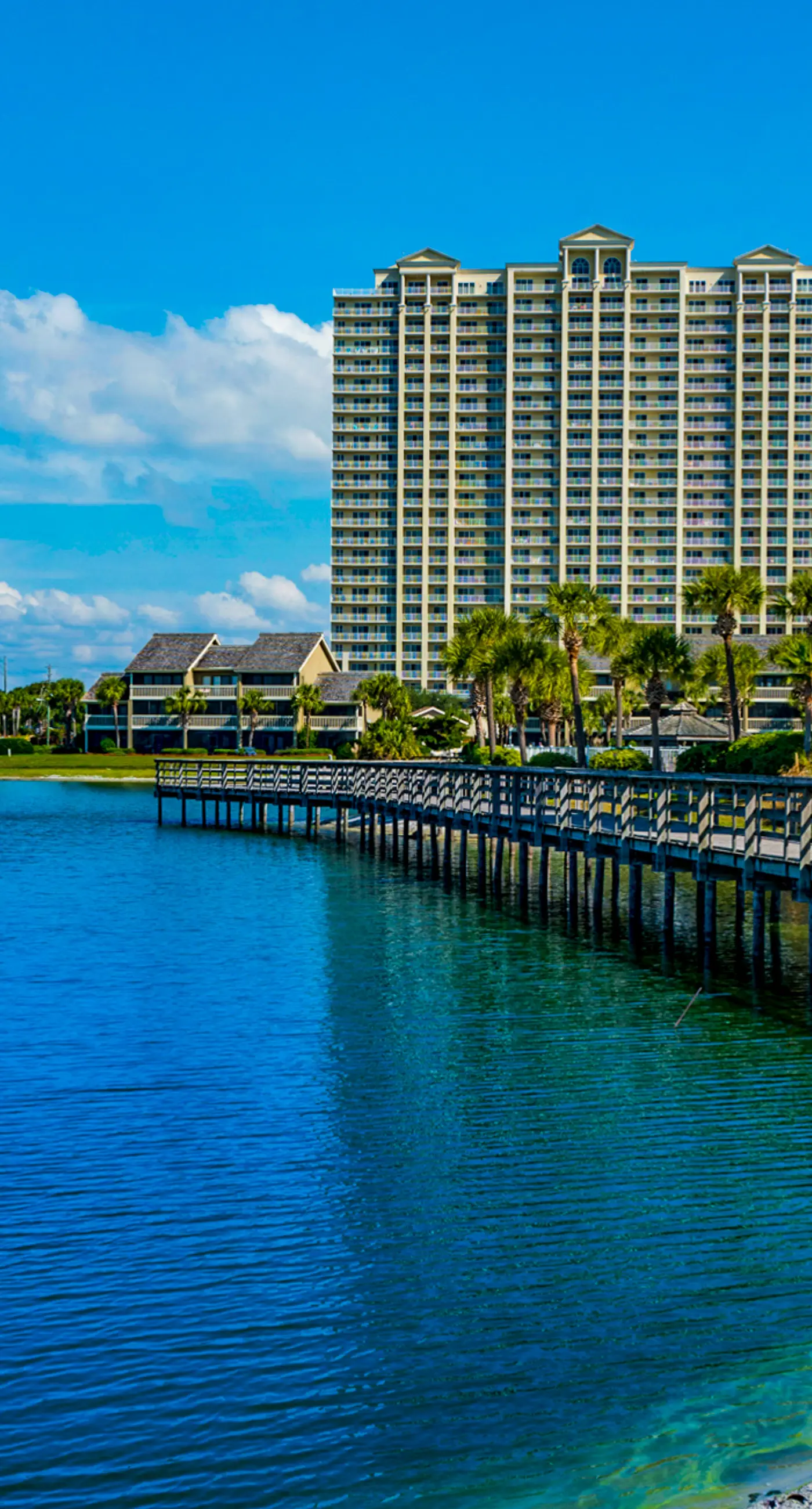 Sunny condo with lake views, outdoor pool, fast WiFi, tennis & central AC