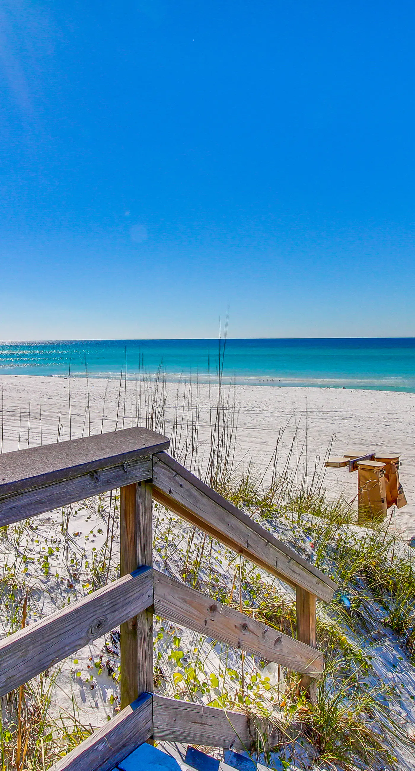 Lakefront condo near the beach with shared pool & two balconies - snowbird friendly