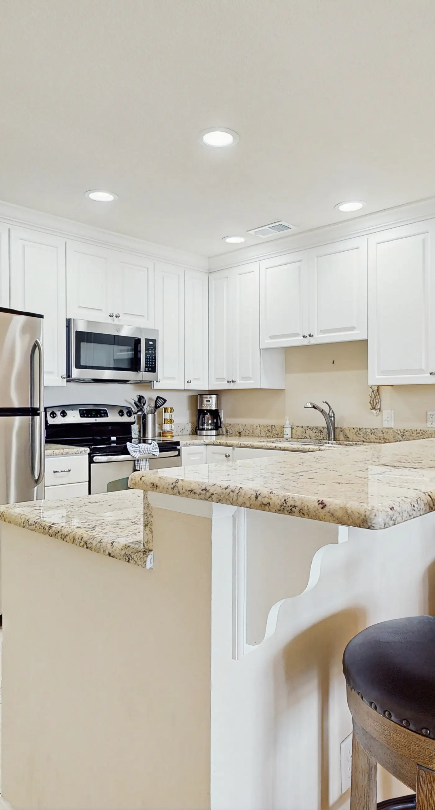 Lakefront condo near the beach with shared pool & two balconies - snowbird friendly