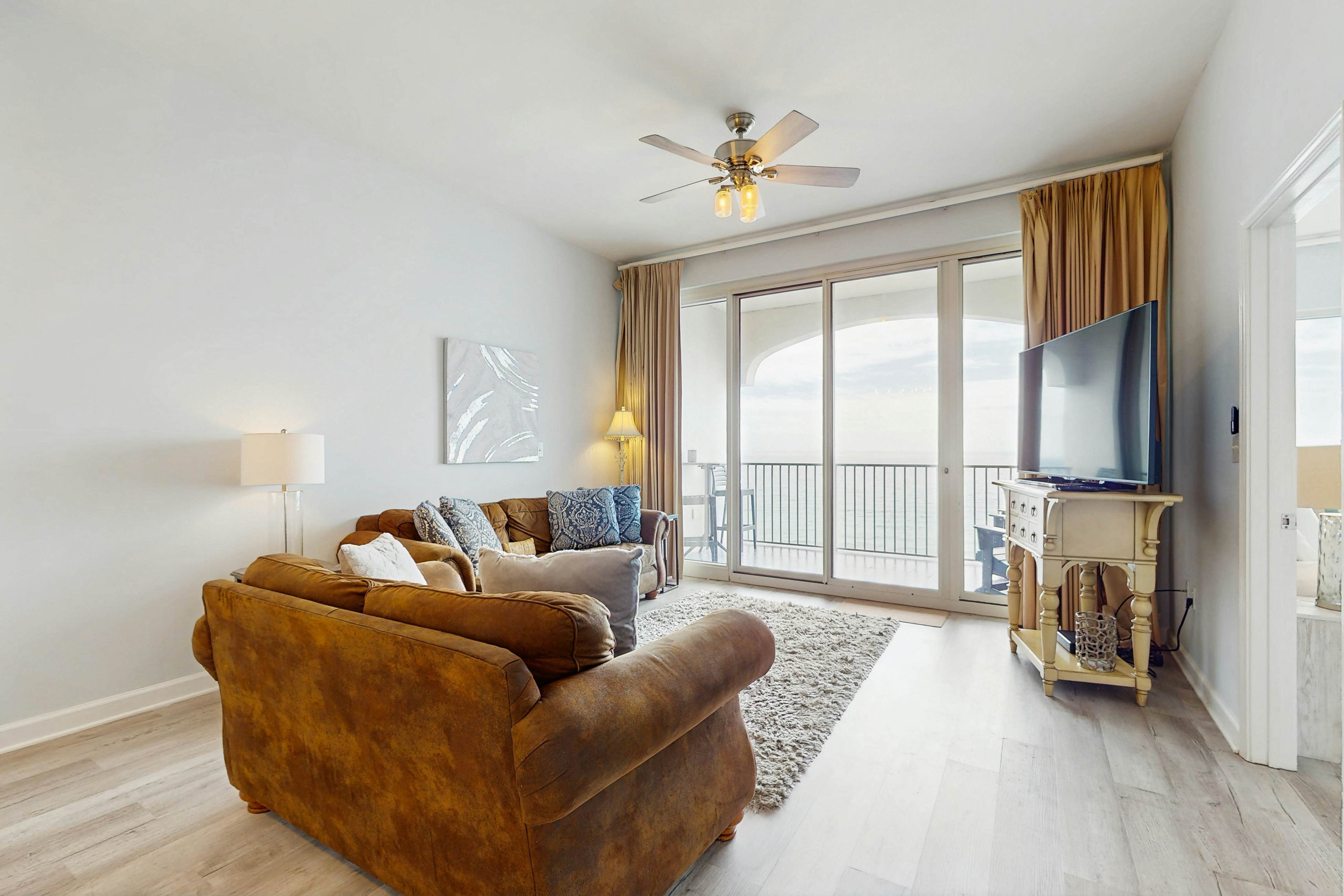 Beautiful and spacious condo with shared pool & beach access