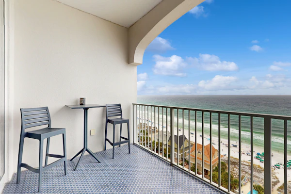 Beautiful and spacious condo with shared pool & beach access