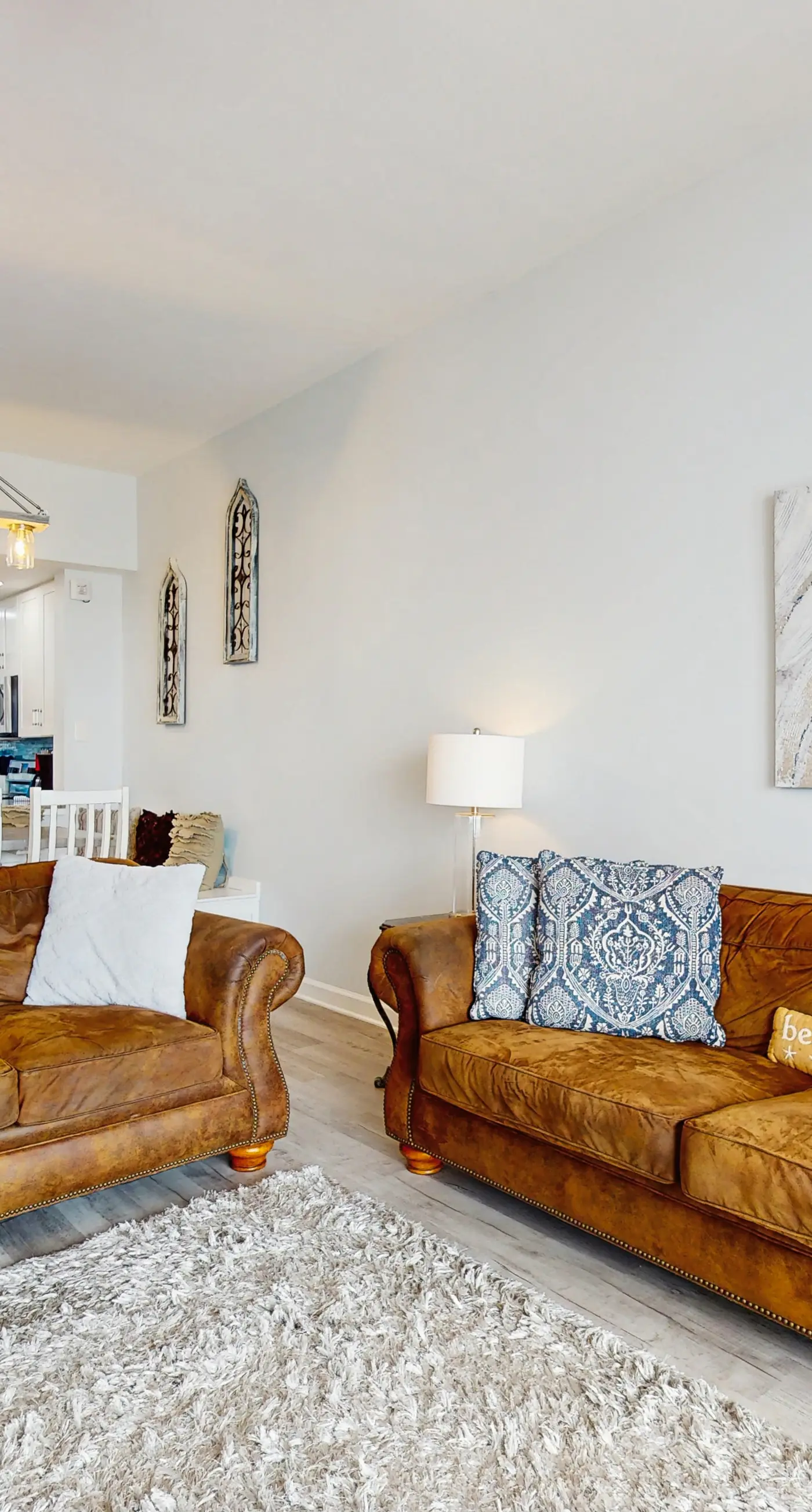 Beautiful and spacious condo with shared pool & beach access