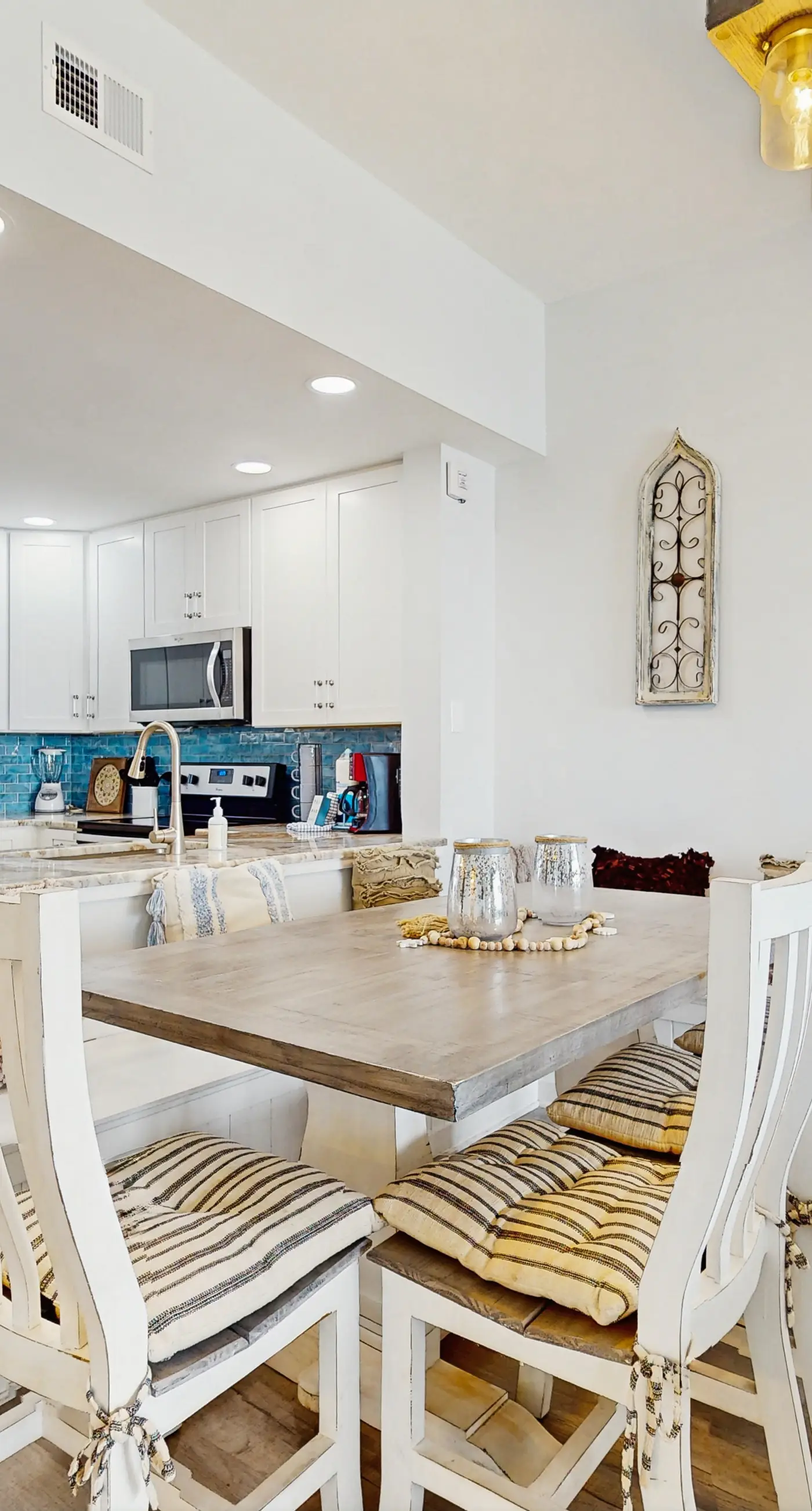 Beautiful and spacious condo with shared pool & beach access