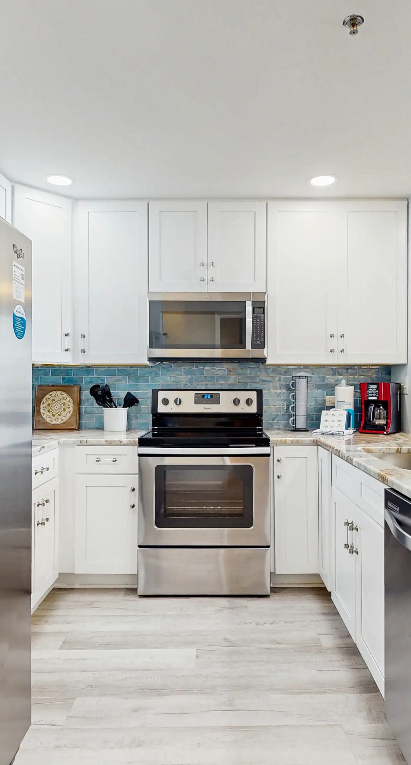 Beautiful and spacious condo with shared pool & beach access