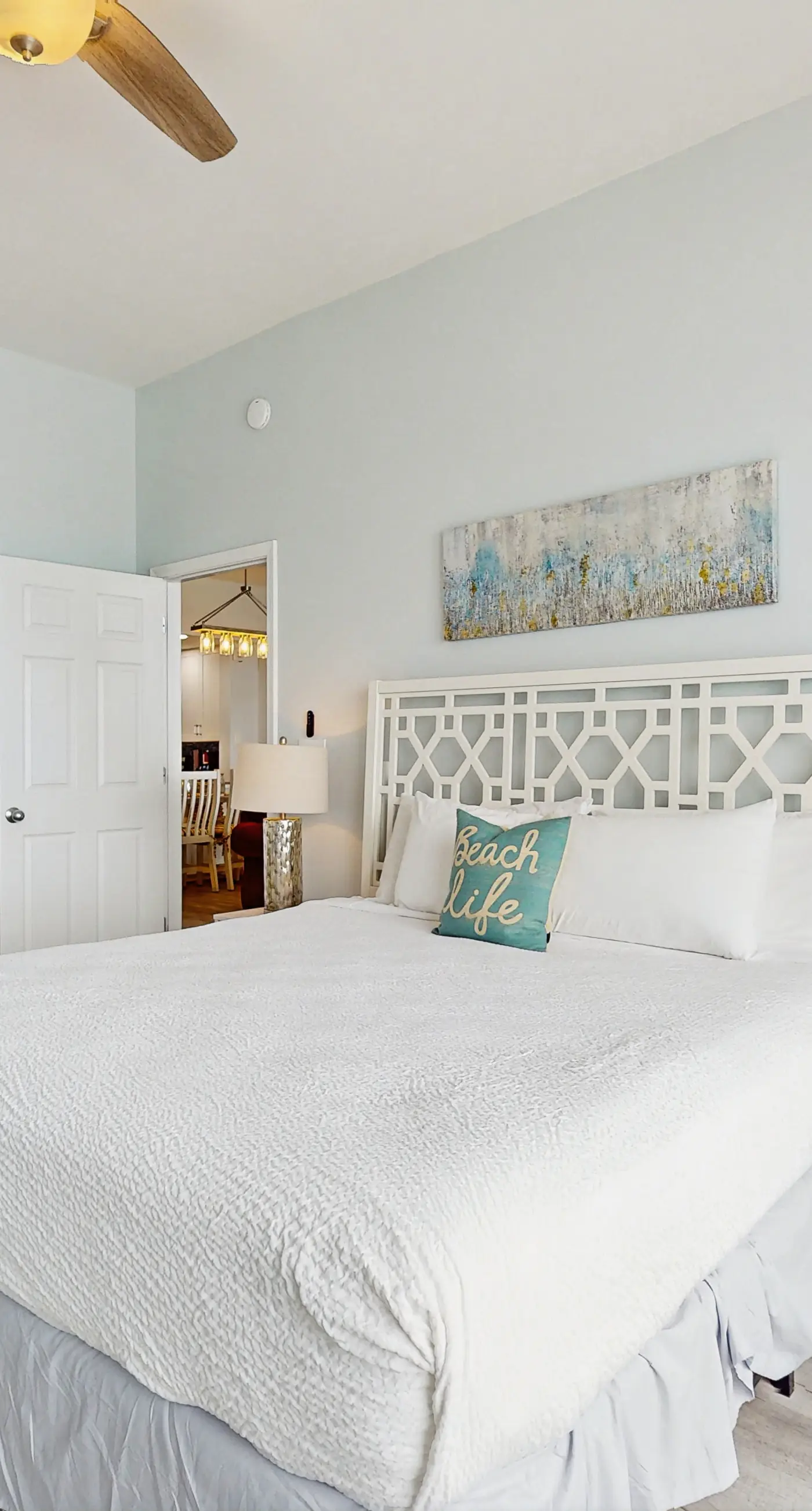 Beautiful and spacious condo with shared pool & beach access