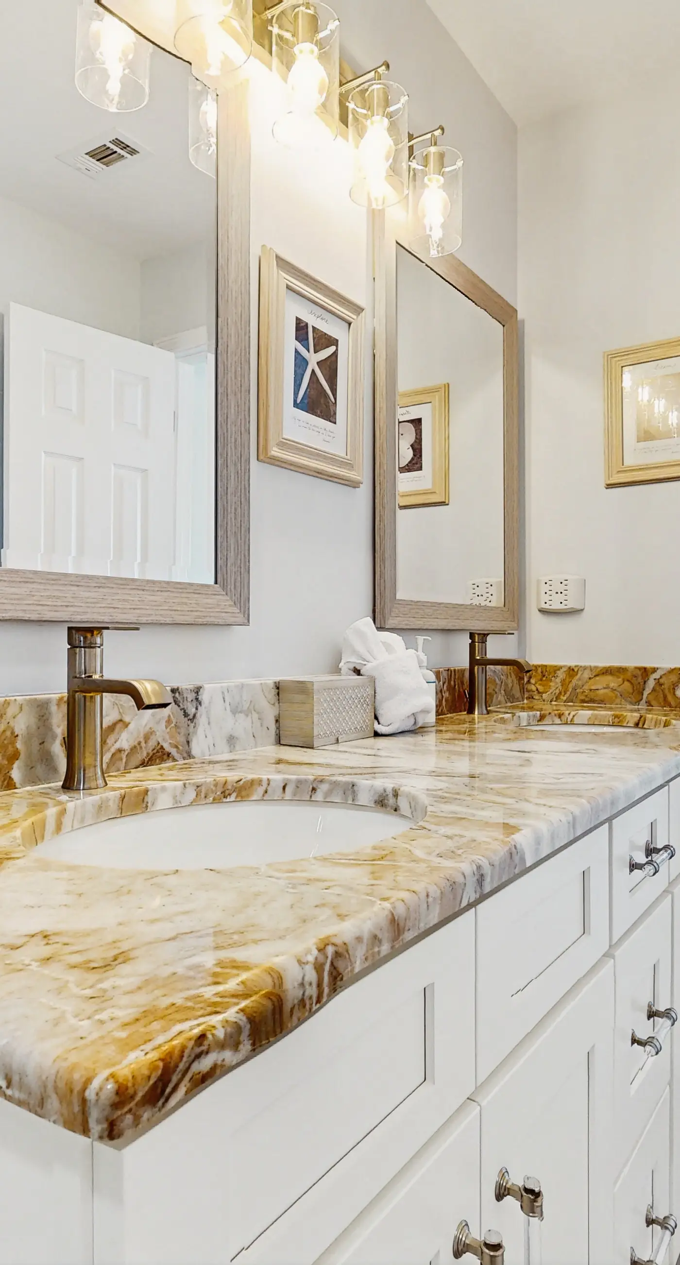 Beautiful and spacious condo with shared pool & beach access