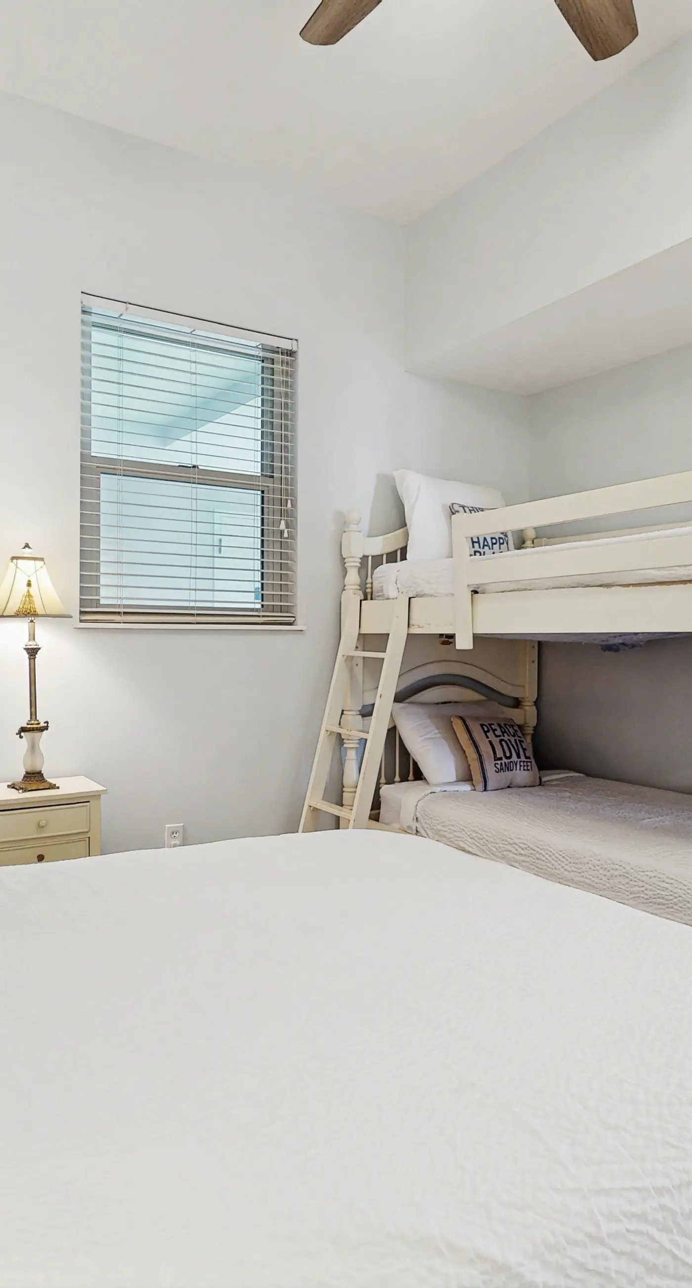 Beautiful and spacious condo with shared pool & beach access