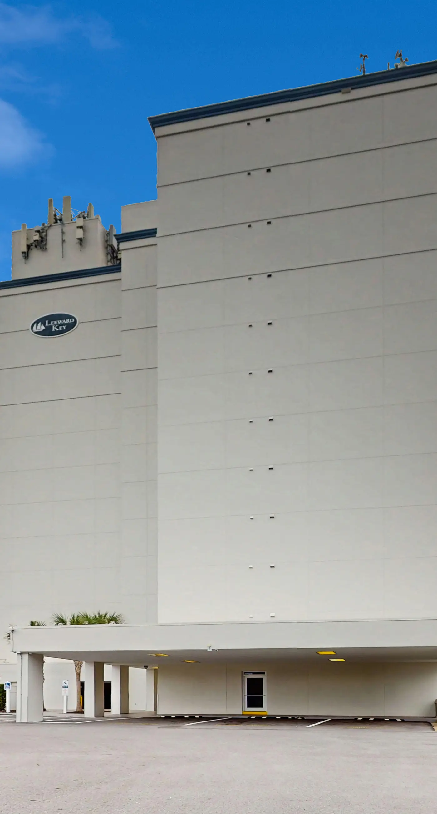 Beautiful and spacious condo with shared pool & beach access