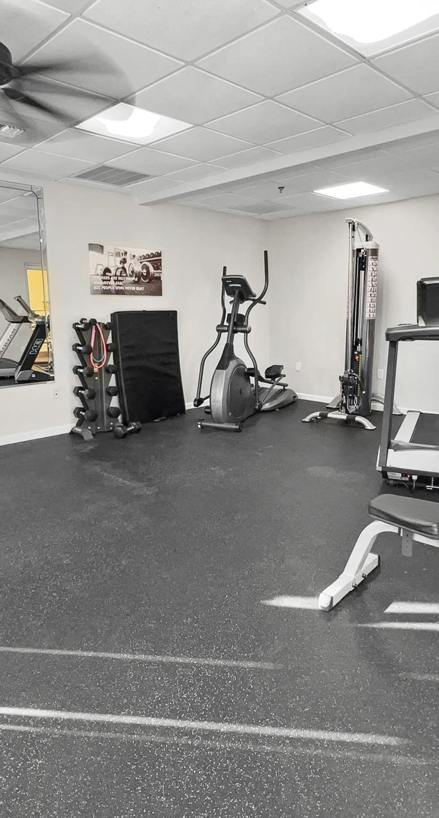 Beautiful and spacious condo with shared pool & beach access