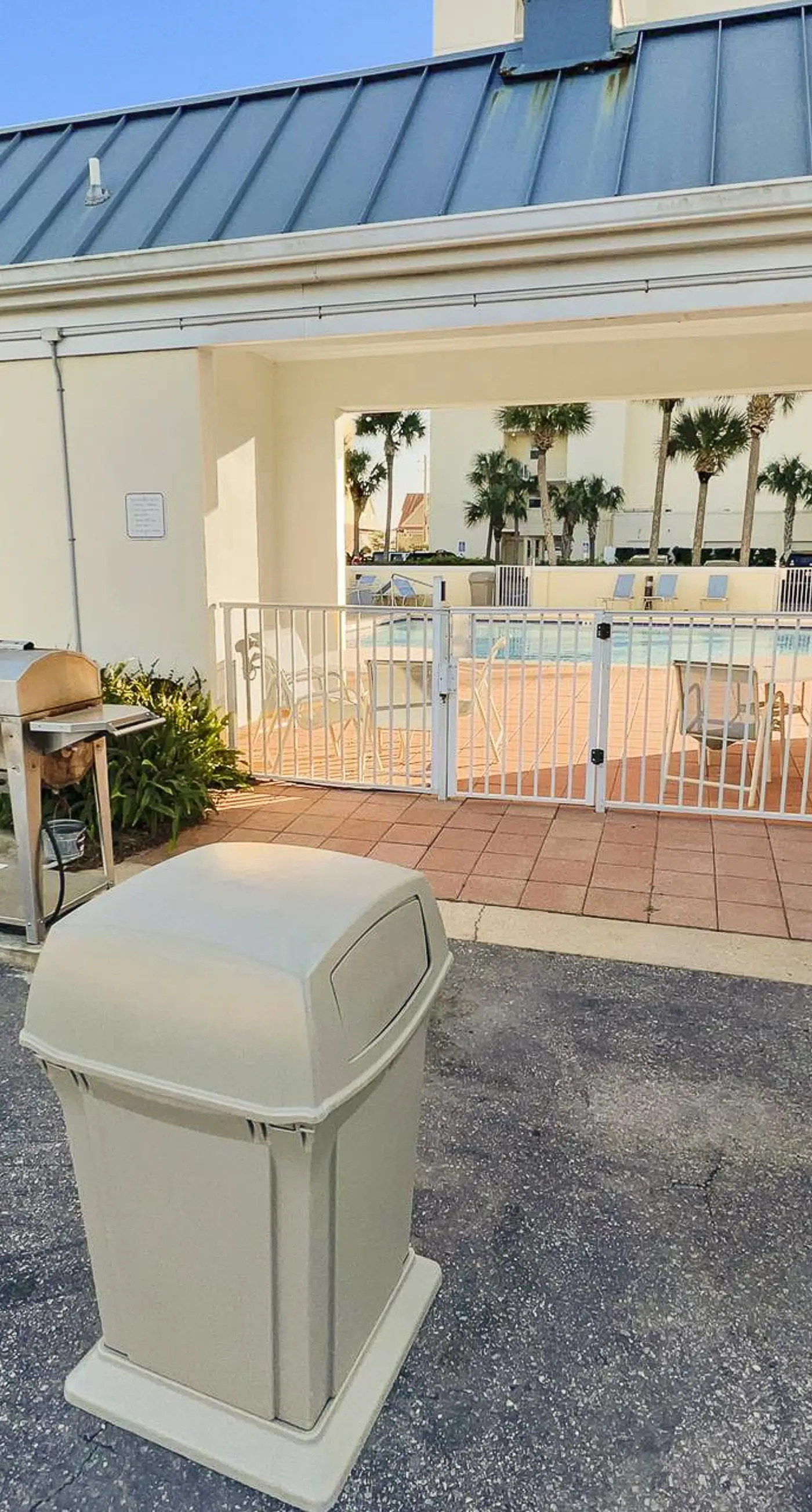 Beautiful and spacious condo with shared pool & beach access