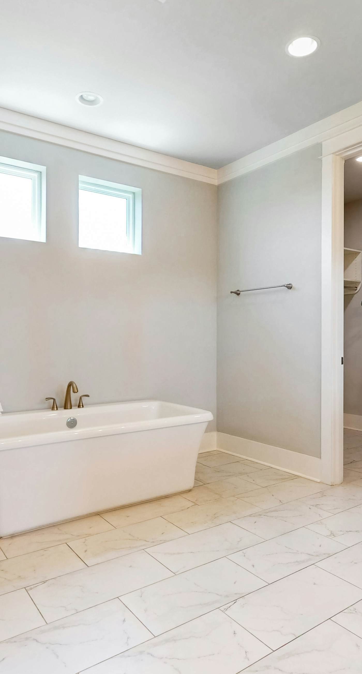 Luxe dog-friendly home - pool access & 5-minute walk to beach