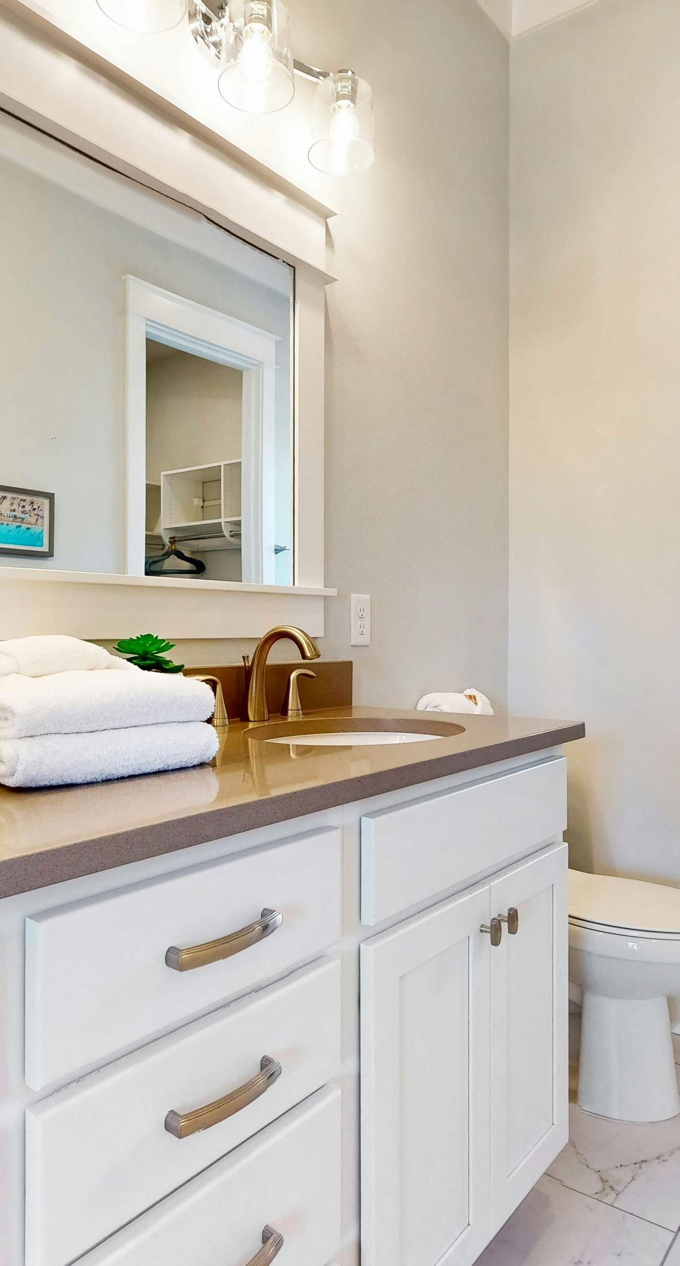 Luxe dog-friendly home - pool access & 5-minute walk to beach