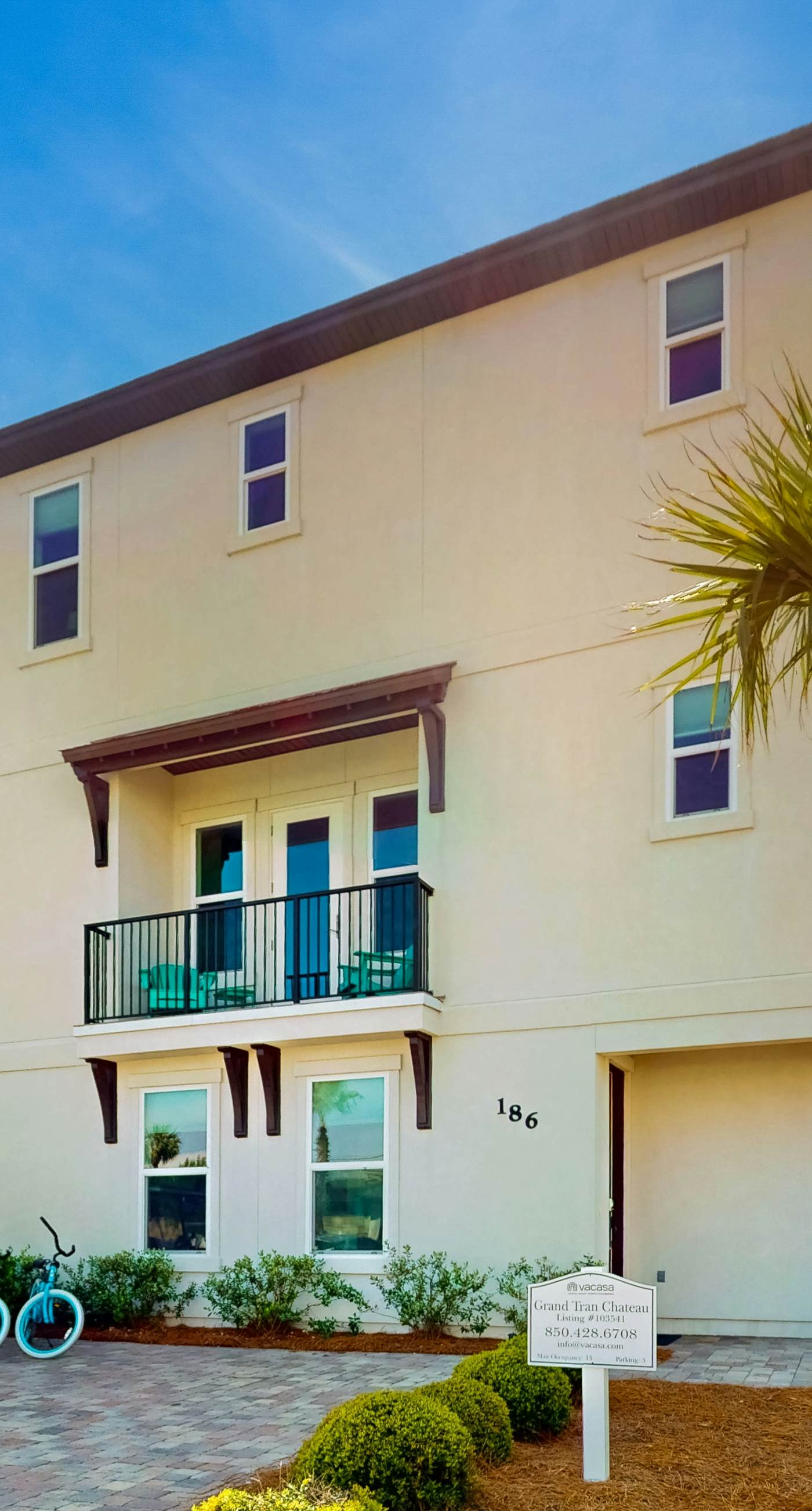 Luxe dog-friendly home - pool access & 5-minute walk to beach