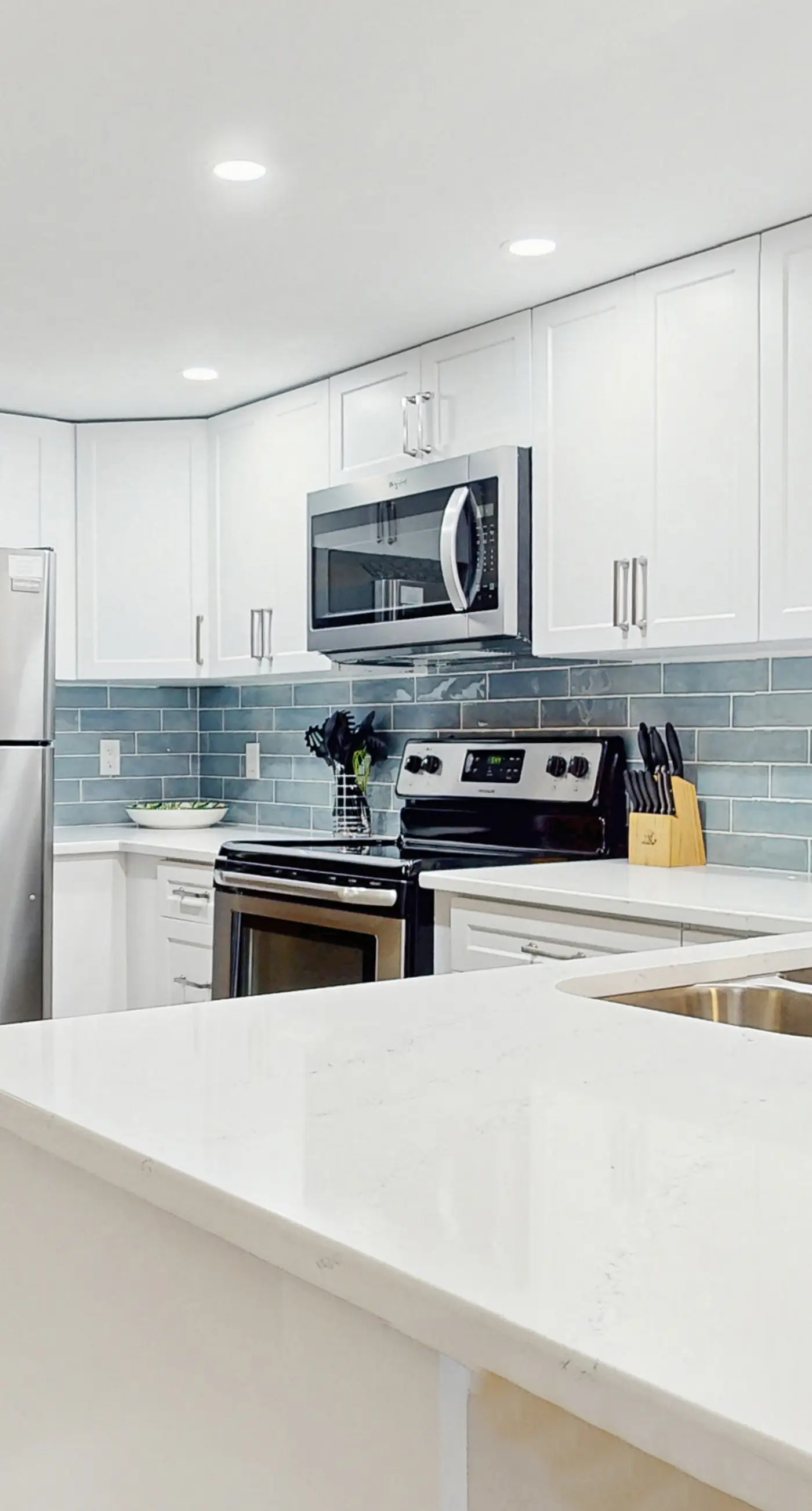 Waterfront townhome with pools, tennis & beach access