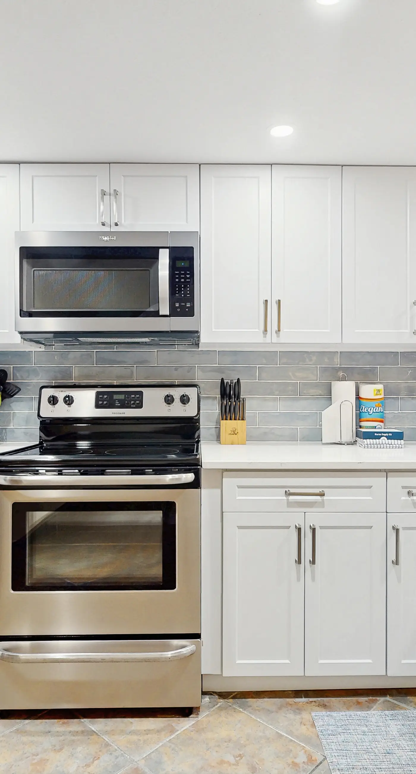 Waterfront townhome with pools, tennis & beach access