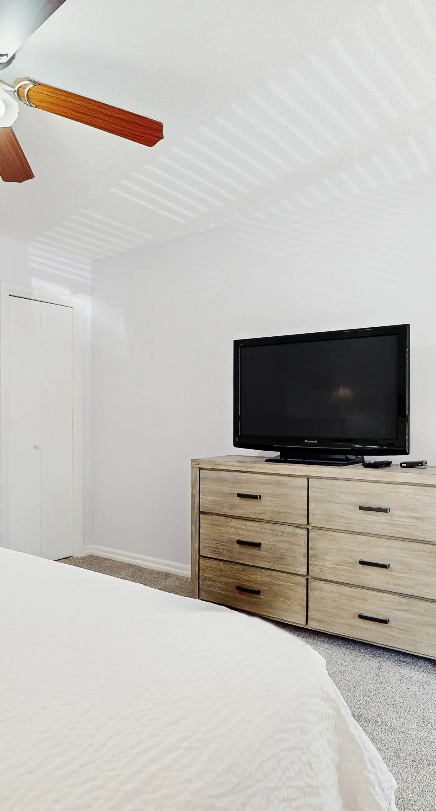 Waterfront townhome with pools, tennis & beach access