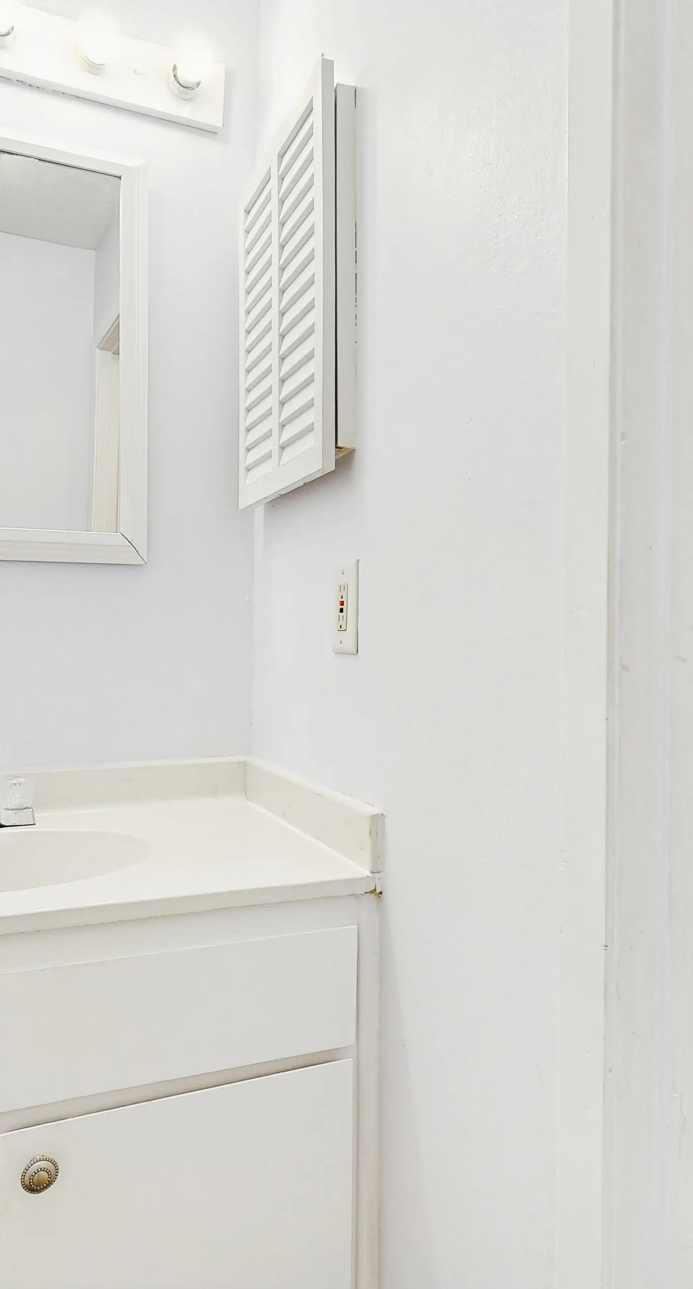 Waterfront townhome with pools, tennis & beach access