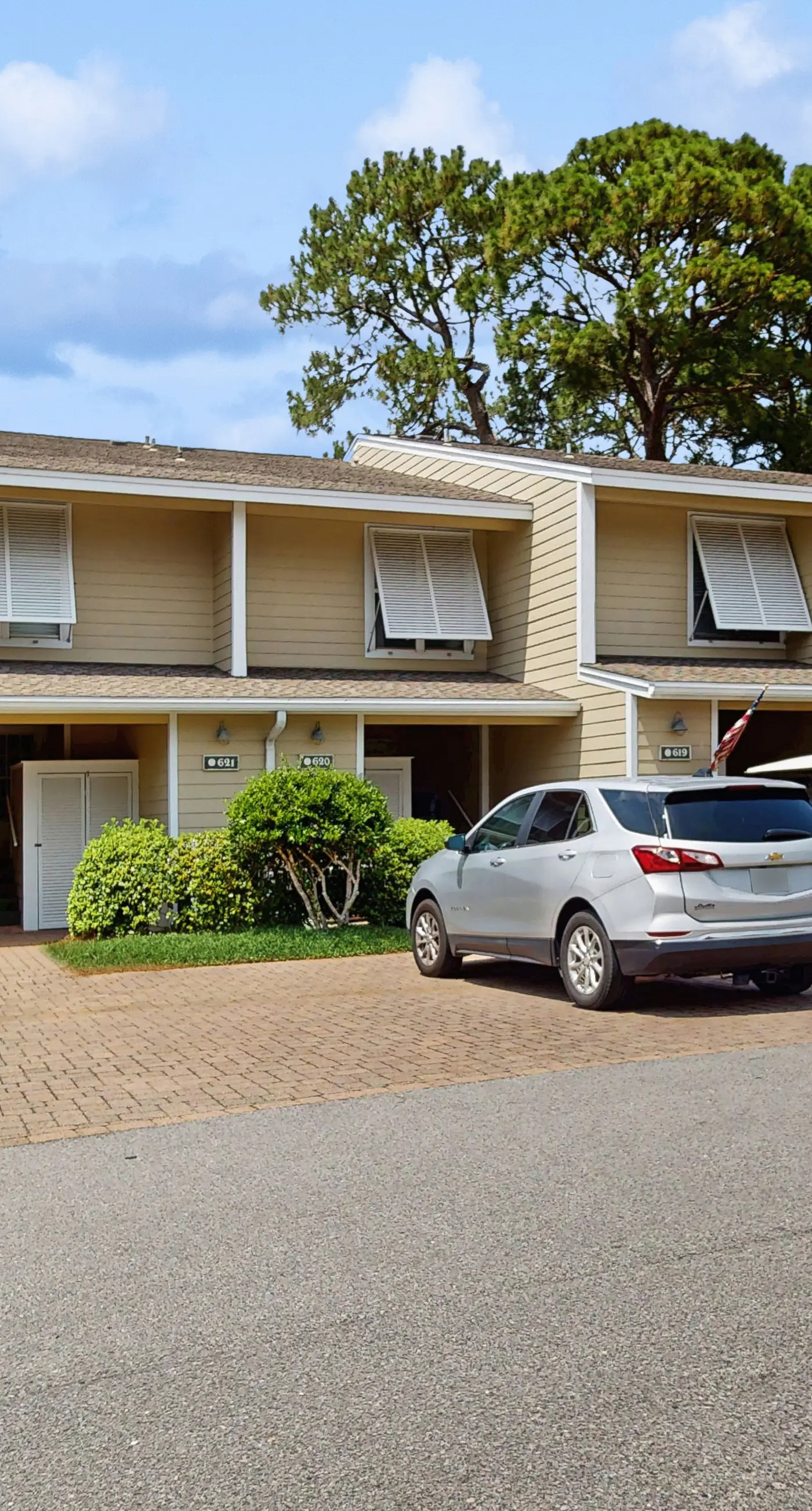 Waterfront townhome with pools, tennis & beach access