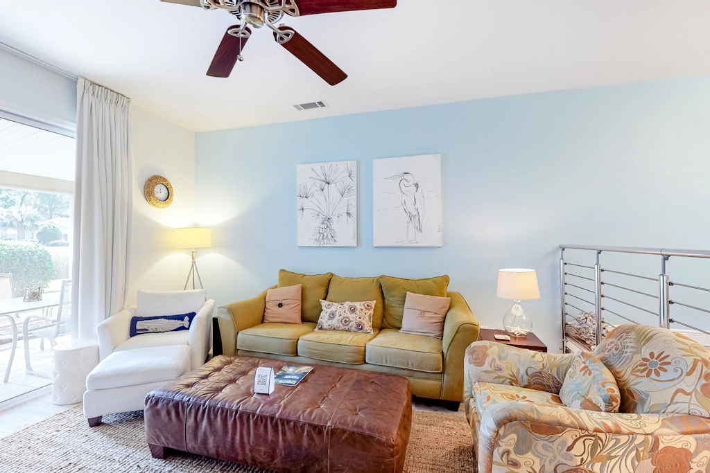 Beautiful gem at Bayou Village, golf cart, WiFi, & resort pools