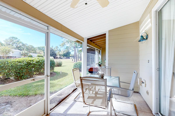 Beautiful gem at Bayou Village, golf cart, WiFi, & resort pools