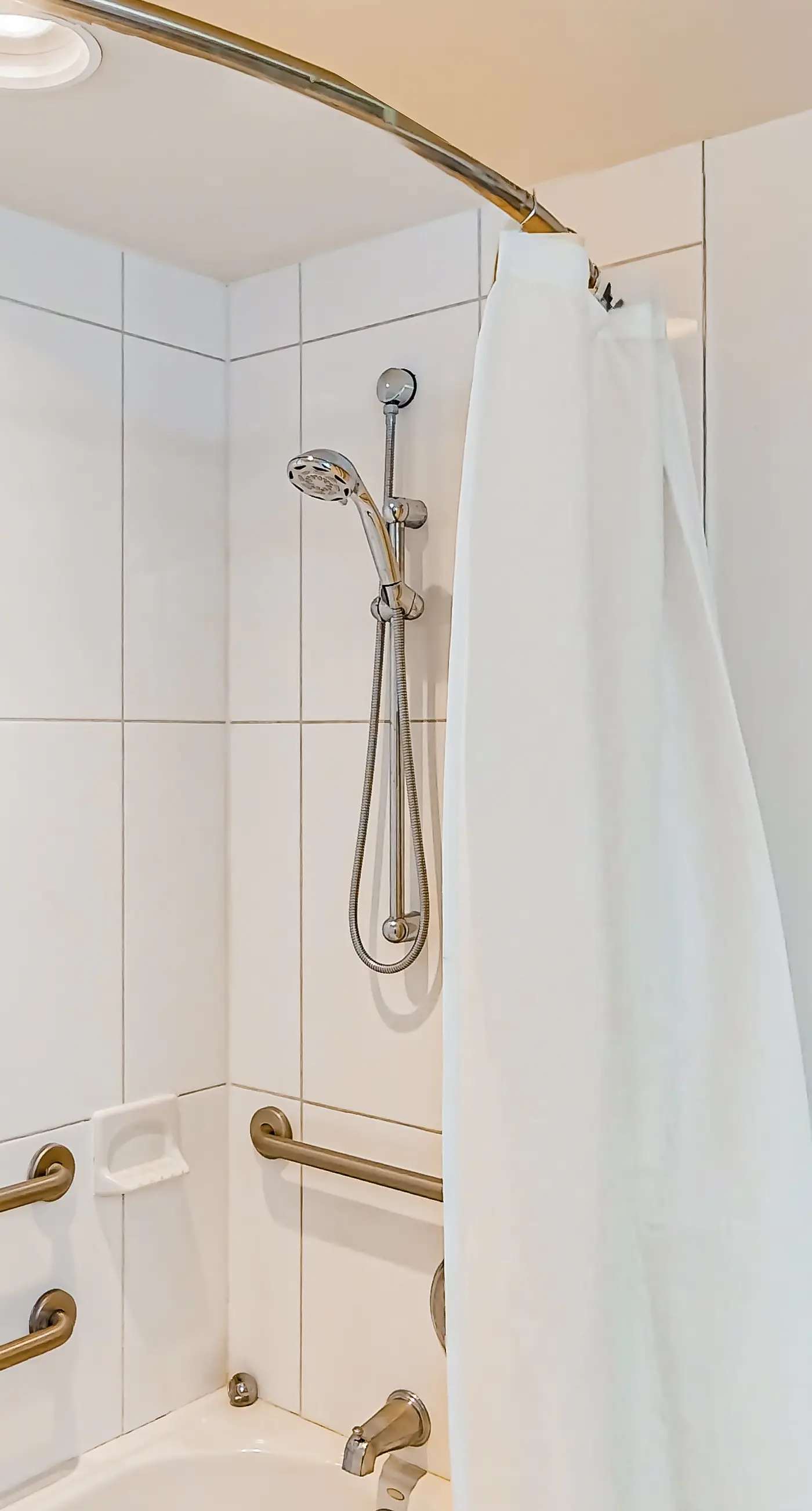 Elegant condo at the Village of Baytowne Wharf with pool, hot tub, & tennis
