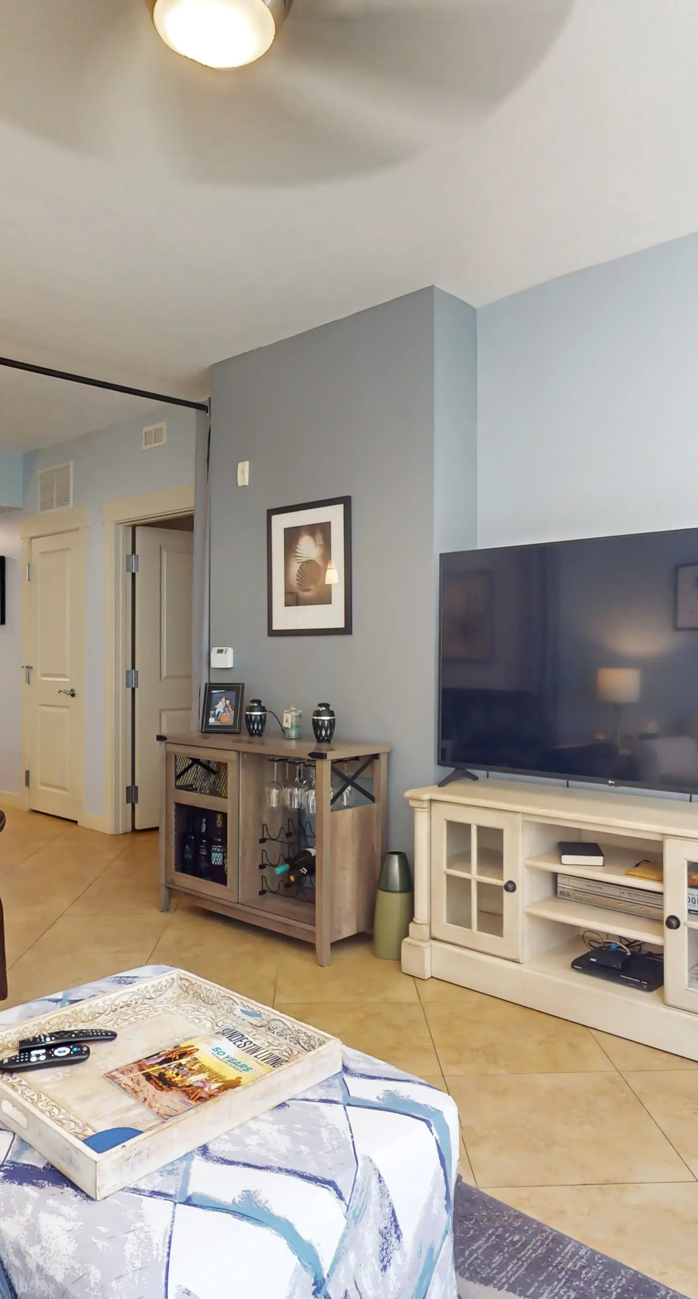 2nd-floor resort condo with balcony, on-site pool, golf, tennis & beach access