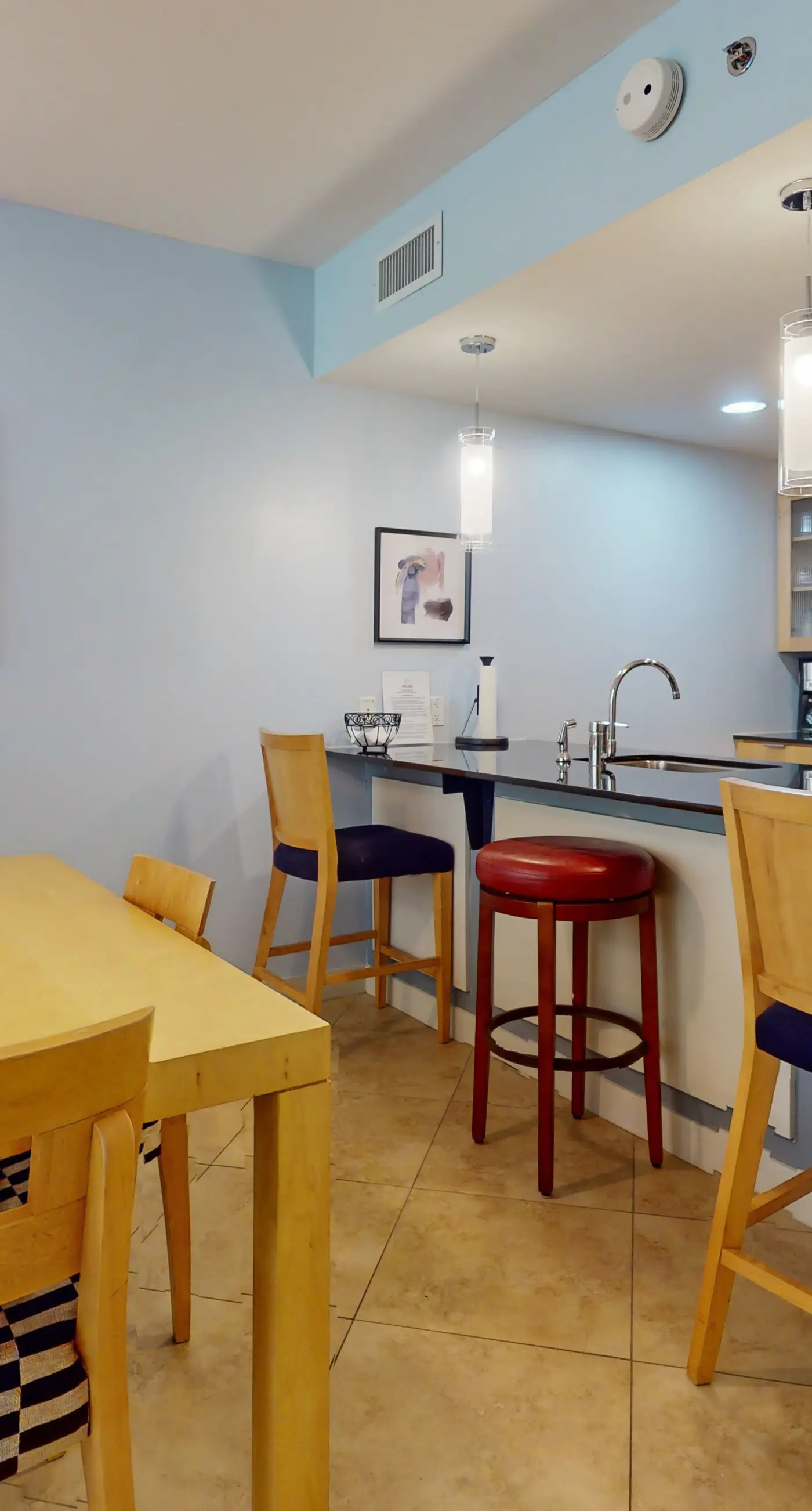 2nd-floor resort condo with balcony, on-site pool, golf, tennis & beach access