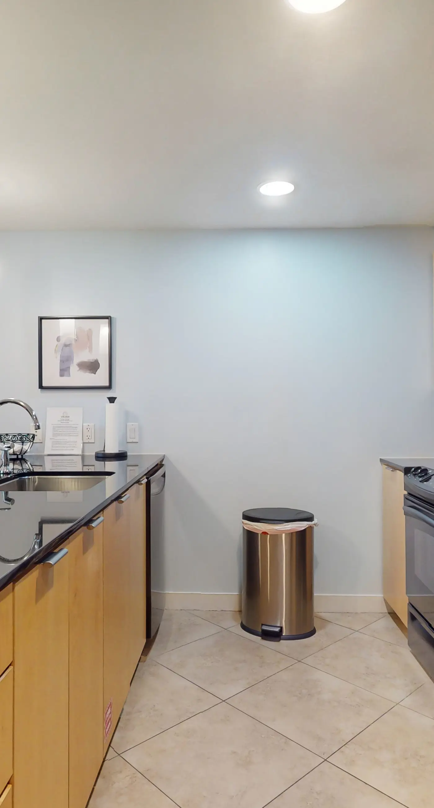 2nd-floor resort condo with balcony, on-site pool, golf, tennis & beach access