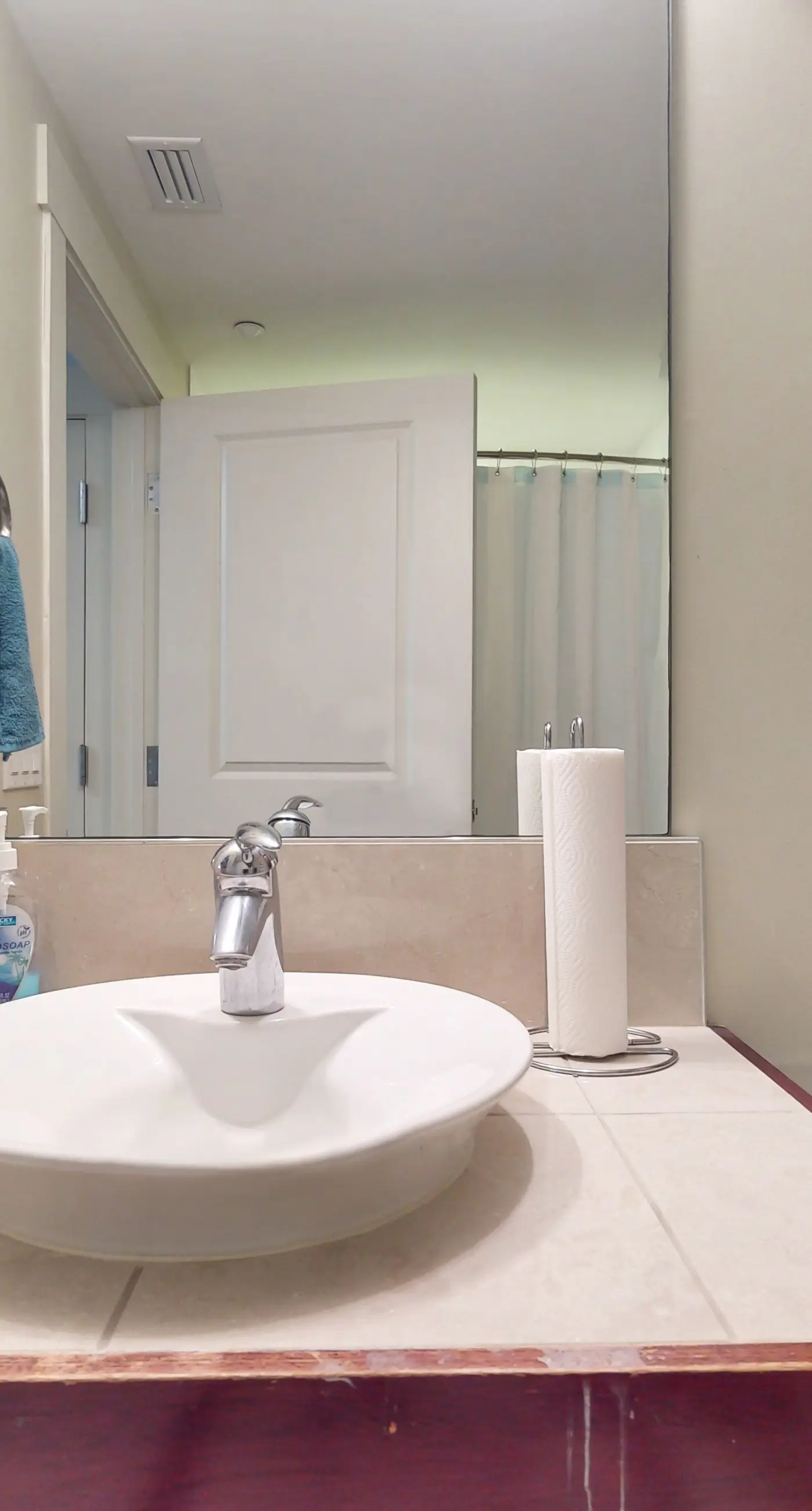 2nd-floor resort condo with balcony, on-site pool, golf, tennis & beach access