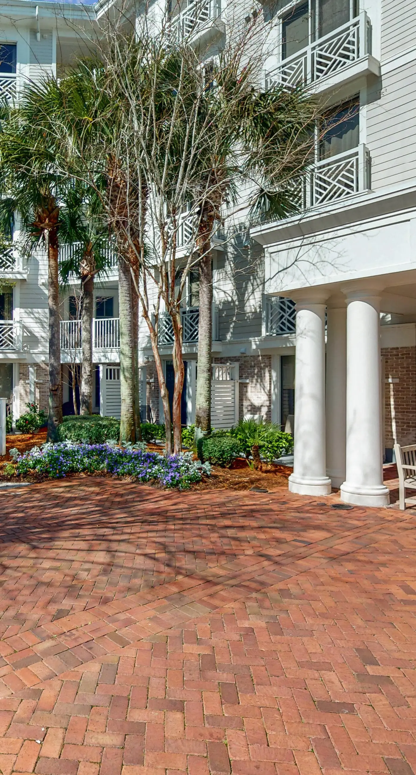 2nd-floor resort condo with balcony, on-site pool, golf, tennis & beach access