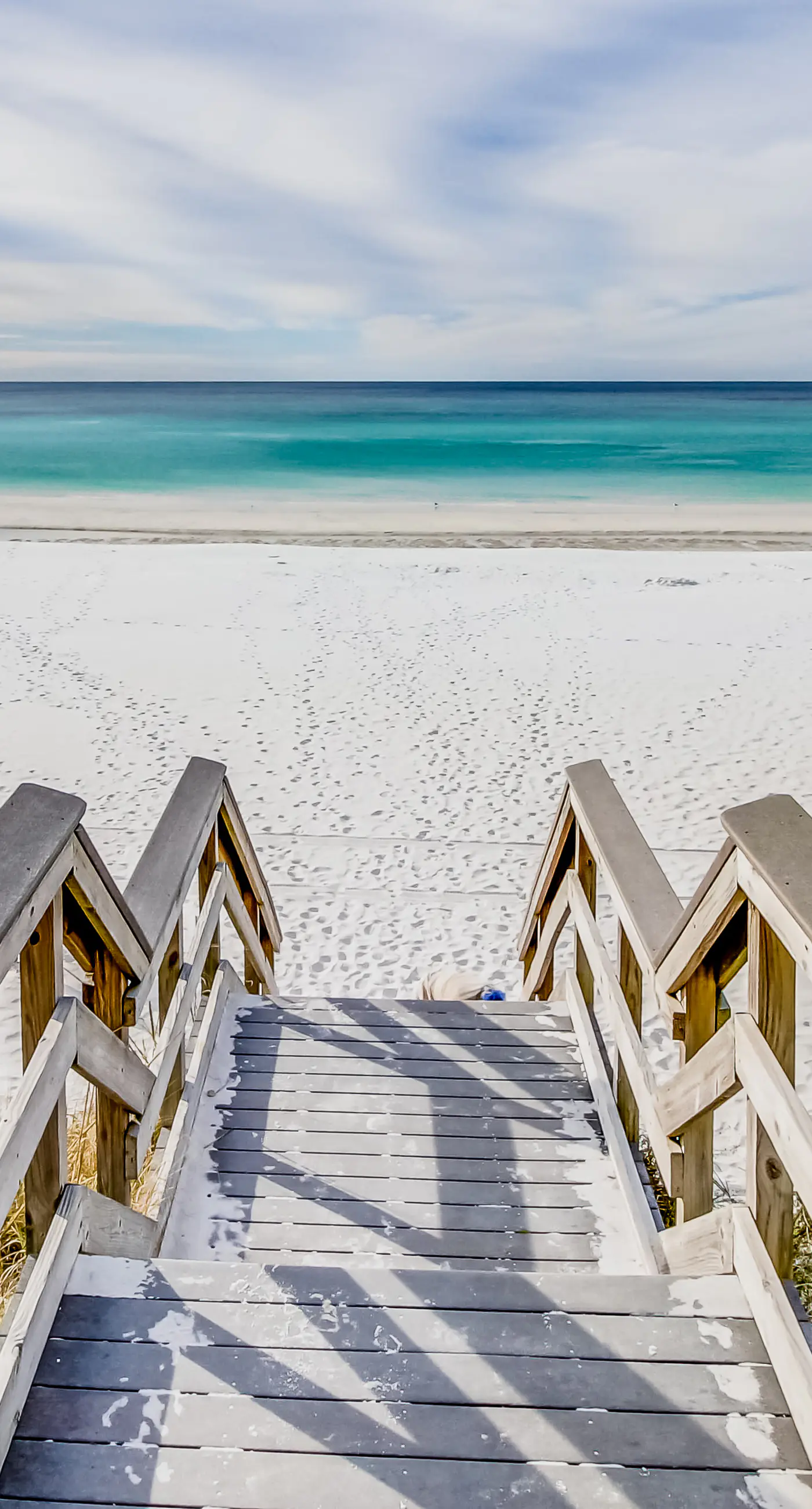 2nd-floor resort condo with balcony, on-site pool, golf, tennis & beach access