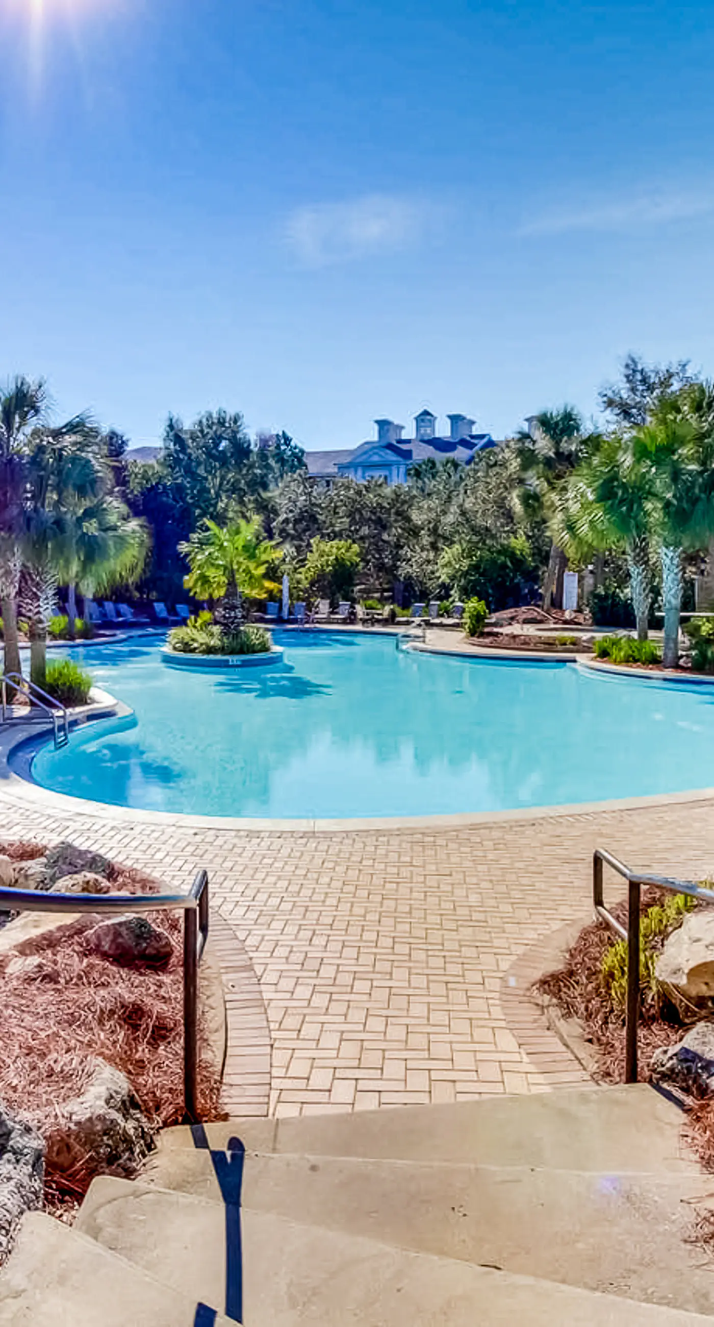 2nd-floor resort condo with balcony, on-site pool, golf, tennis & beach access