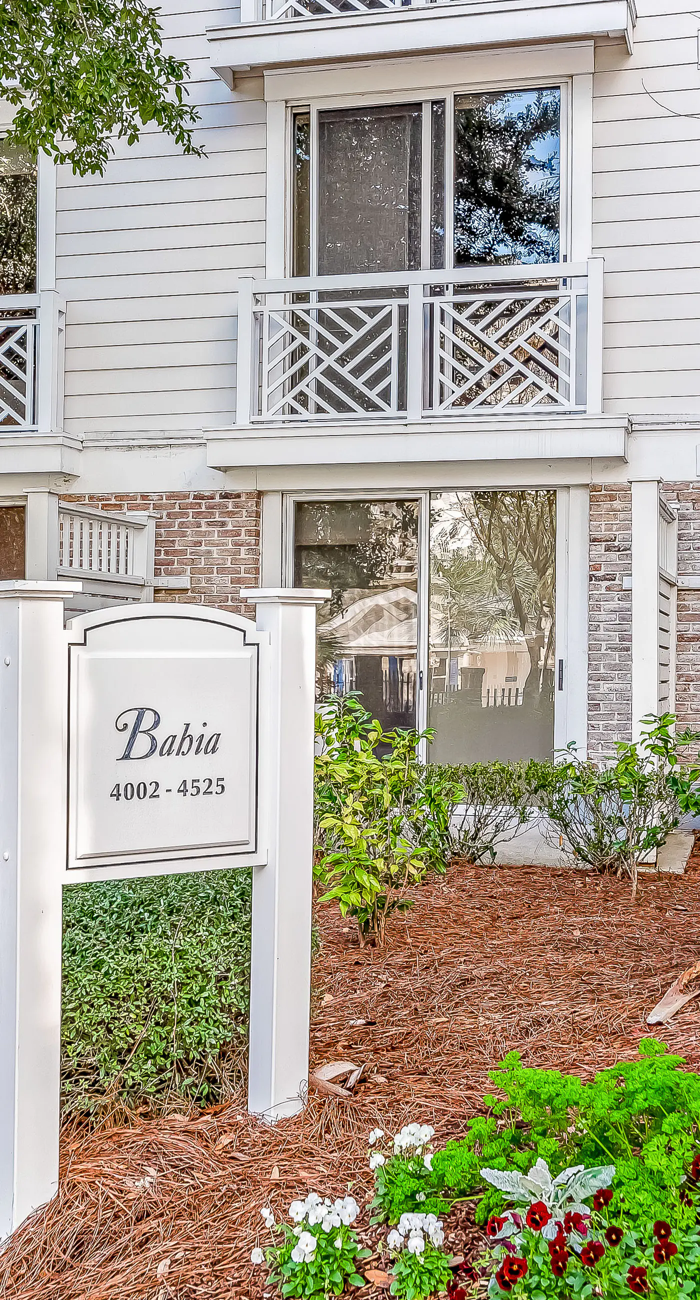 2nd-floor resort condo with balcony, on-site pool, golf, tennis & beach access