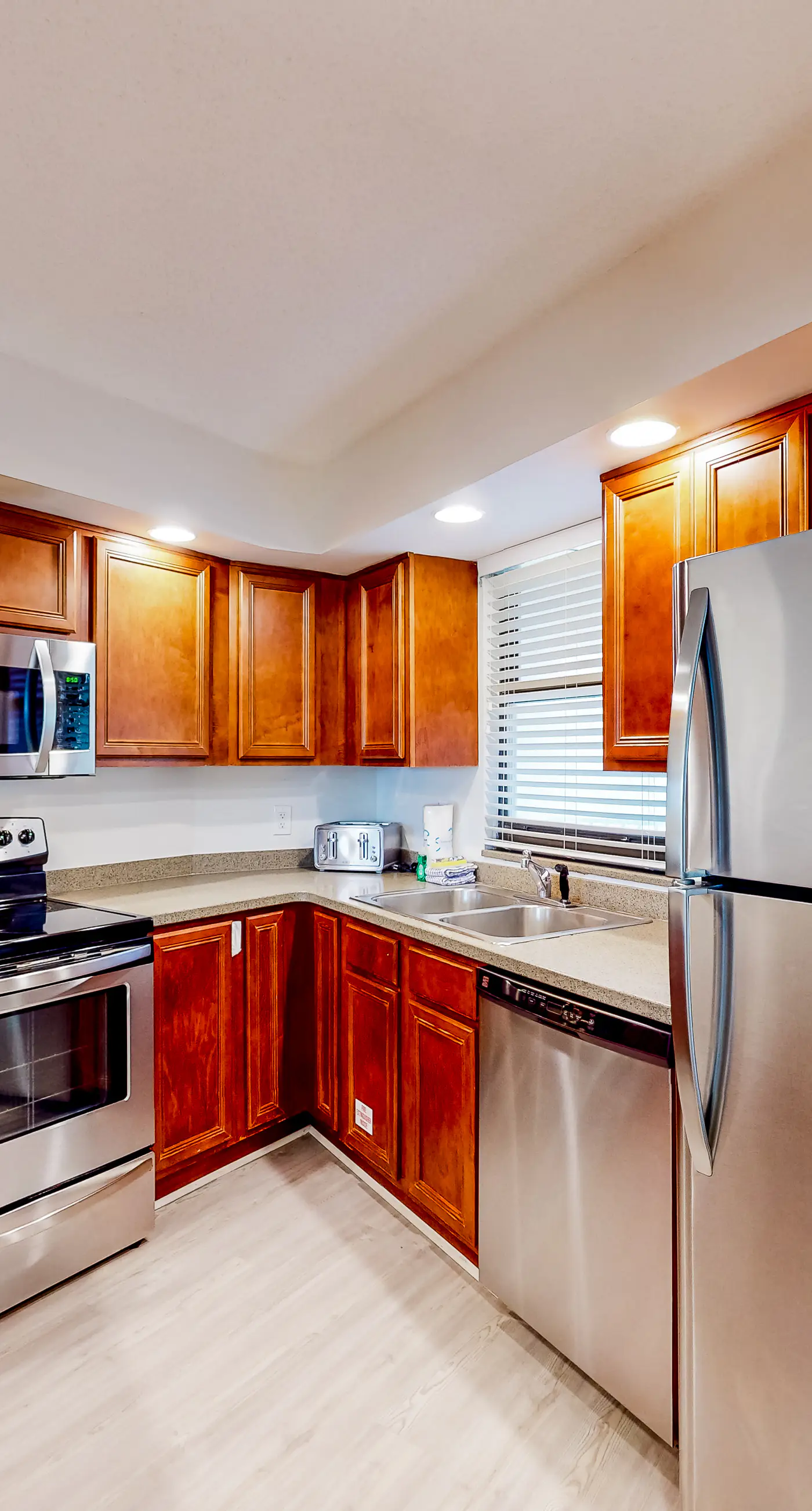 Beautiful beachfront condo with pool, beach tram, tennis, golf, & on-site dining