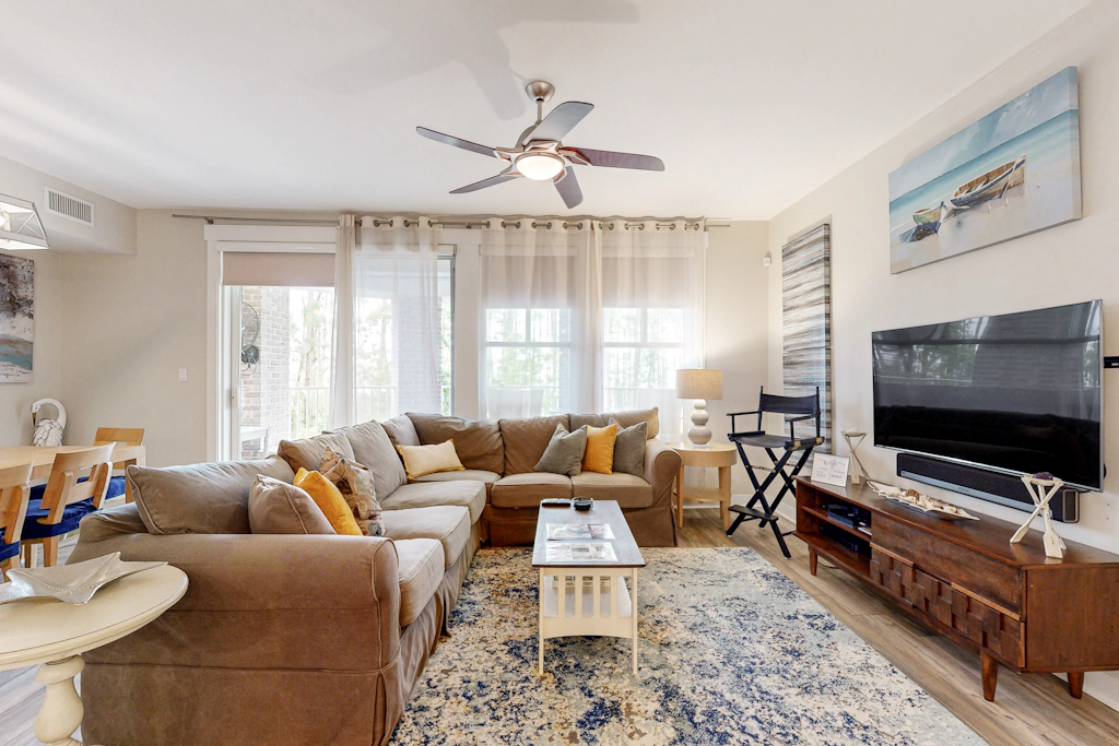 Spacious condo with bay views, renovated pool, hot tub, & beach access!