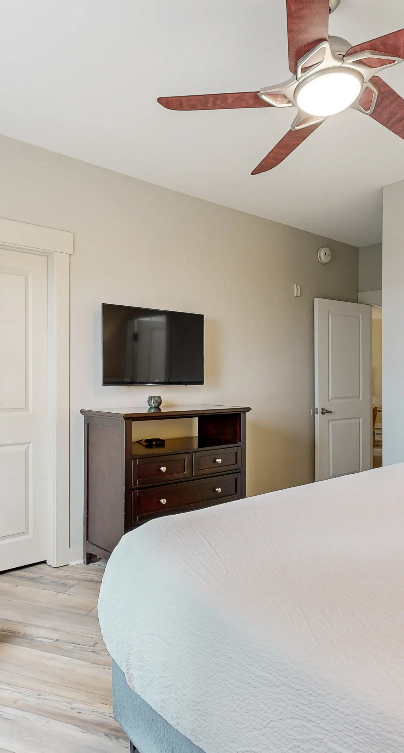 Spacious condo with bay views, renovated pool, hot tub, & beach access!