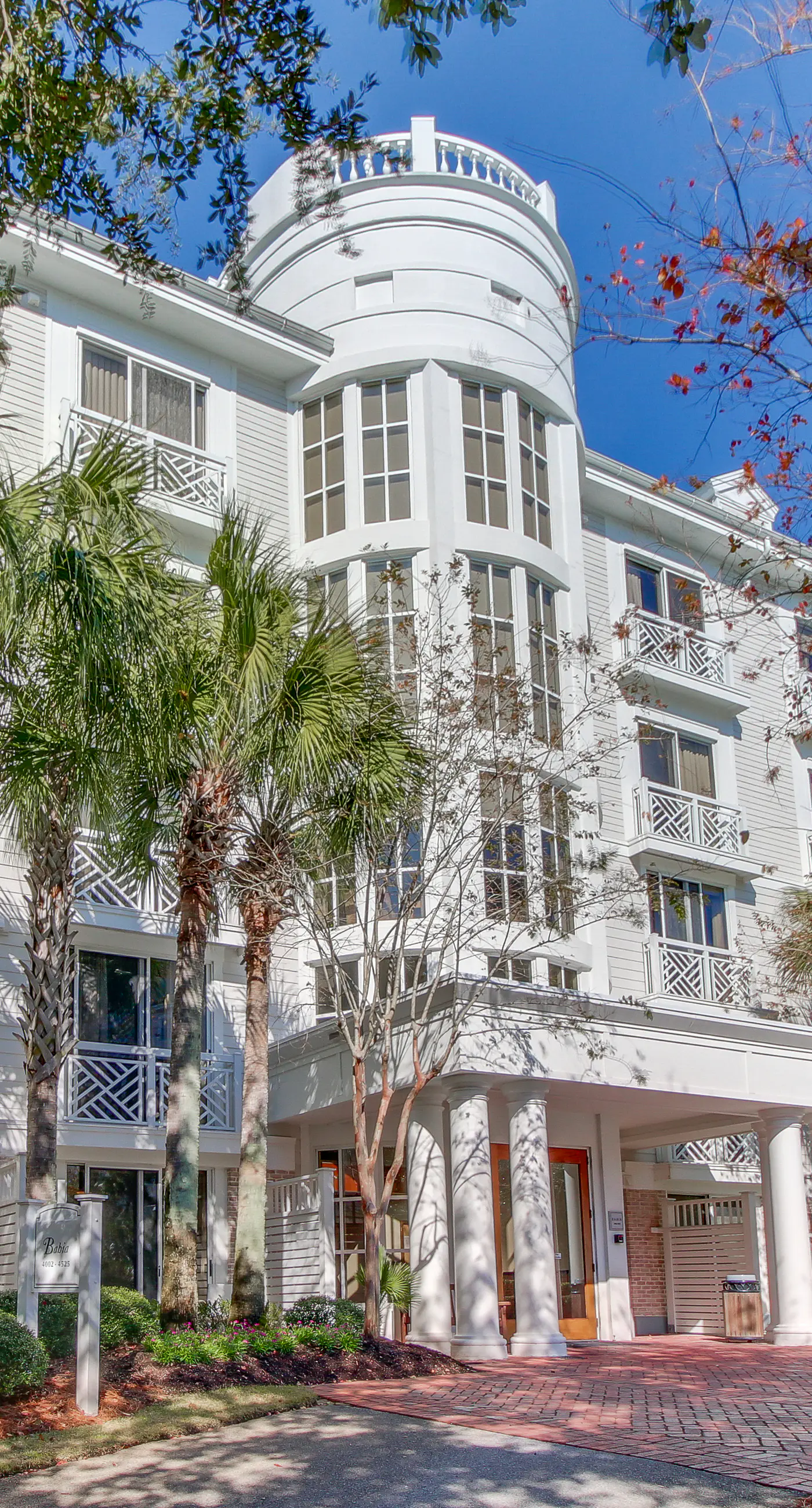 Spacious condo with bay views, renovated pool, hot tub, & beach access!