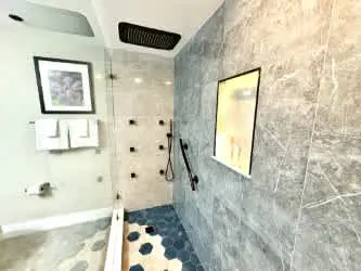 Spacious condo with bay views, renovated pool, hot tub, & beach access!