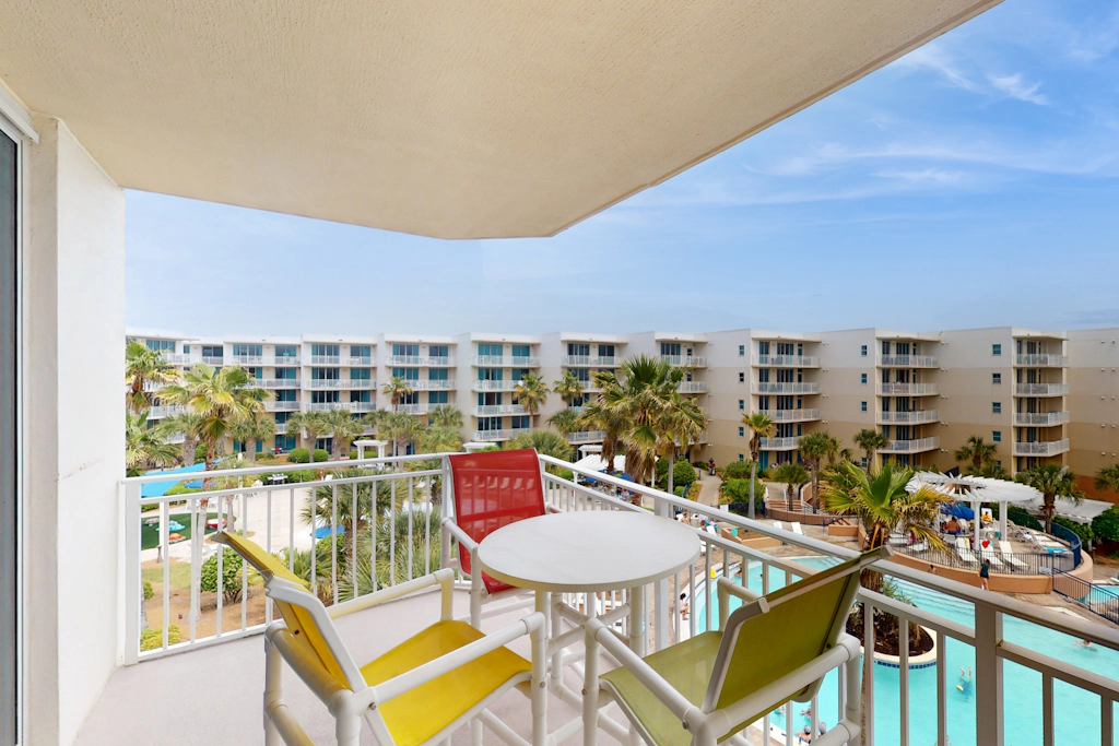 Waterscape Condo w/ Shared Amenities, Seasonal Beach Service Included