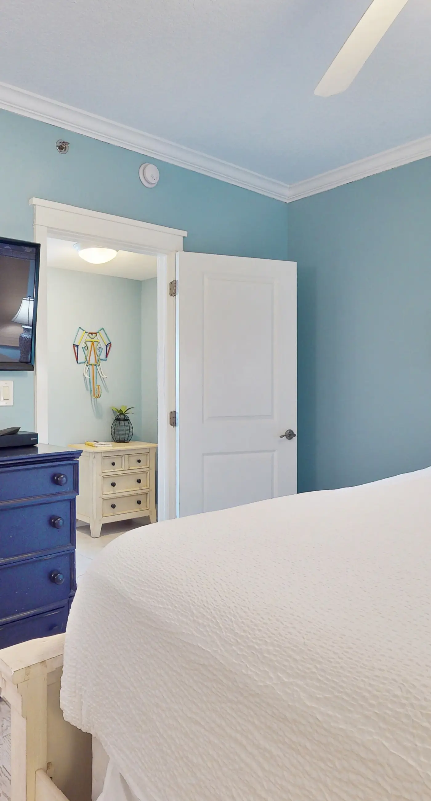 Waterscape Condo w/ Shared Amenities, Seasonal Beach Service Included