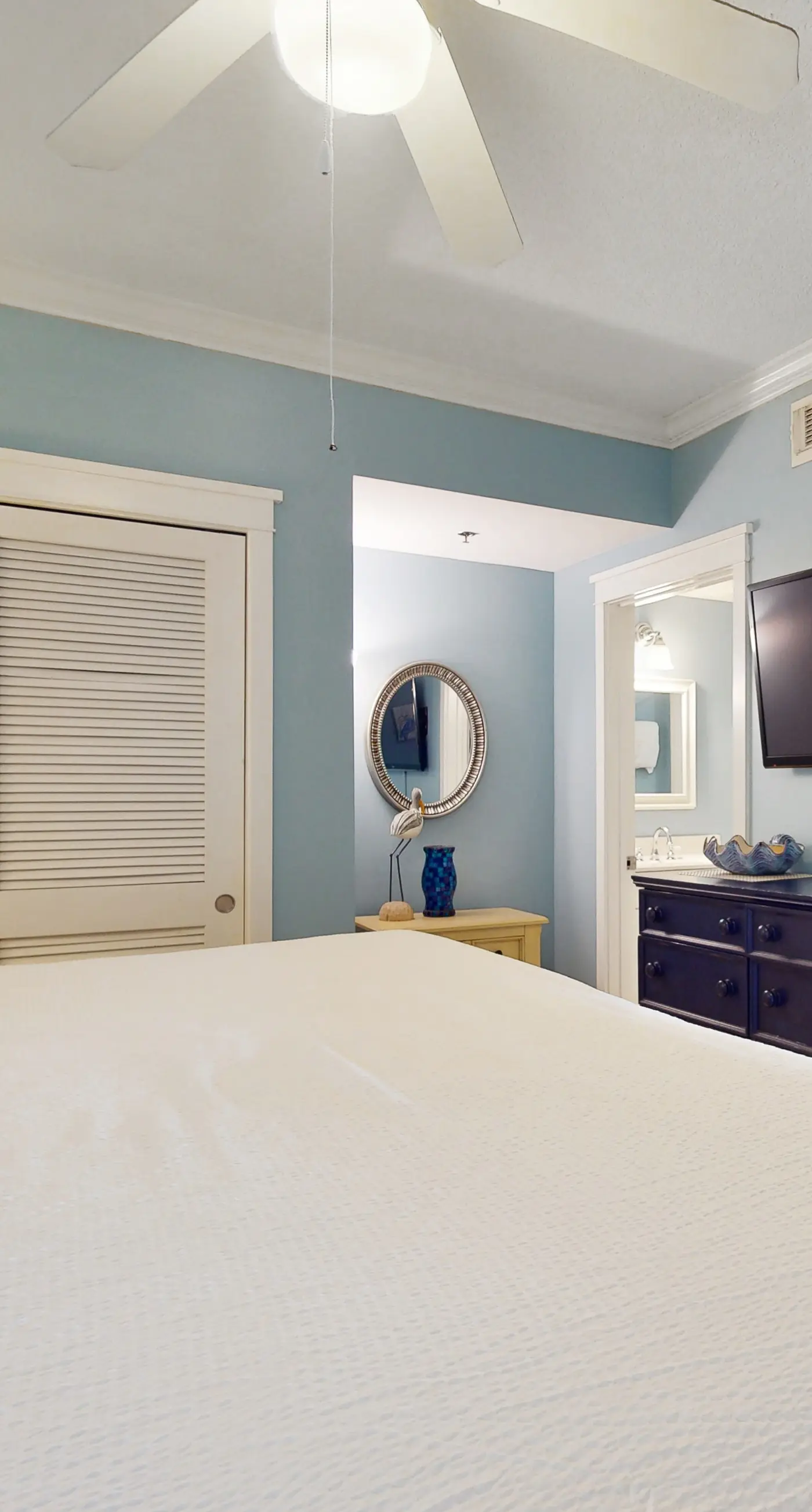 Waterscape Condo w/ Shared Amenities, Seasonal Beach Service Included